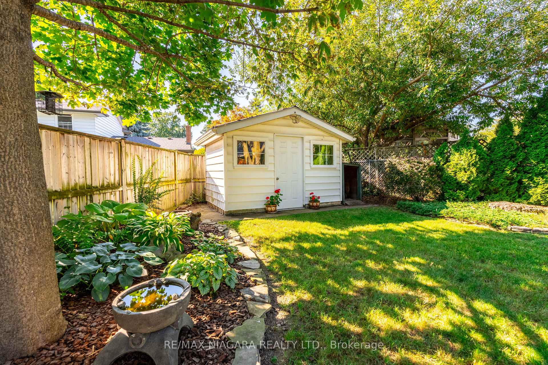 Photo 34 of 10 Wedgewood Court, St. Catharines, Martindale Pond — HOMEH