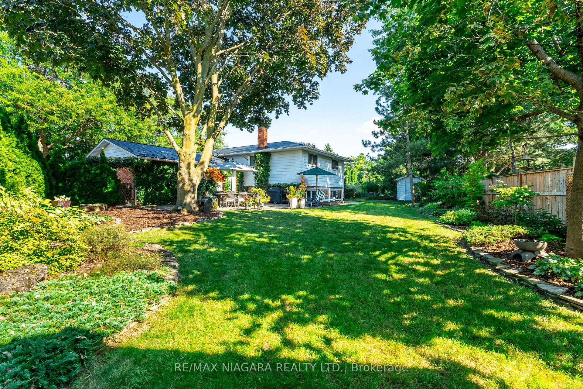Photo 35 of 10 Wedgewood Court, St. Catharines, Martindale Pond — HOMEH