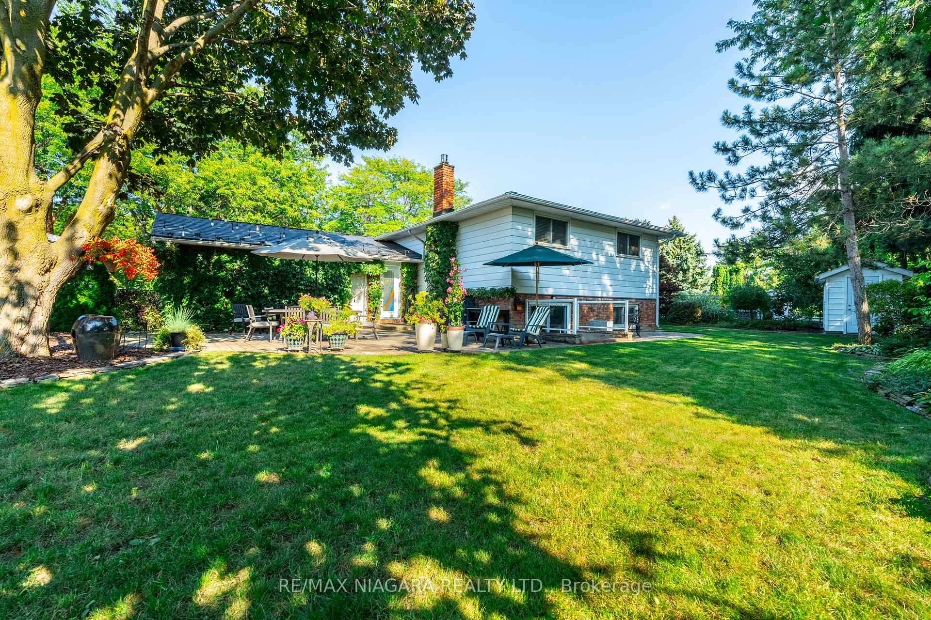 Photo 36 of 10 Wedgewood Court, St. Catharines, Martindale Pond — HOMEH