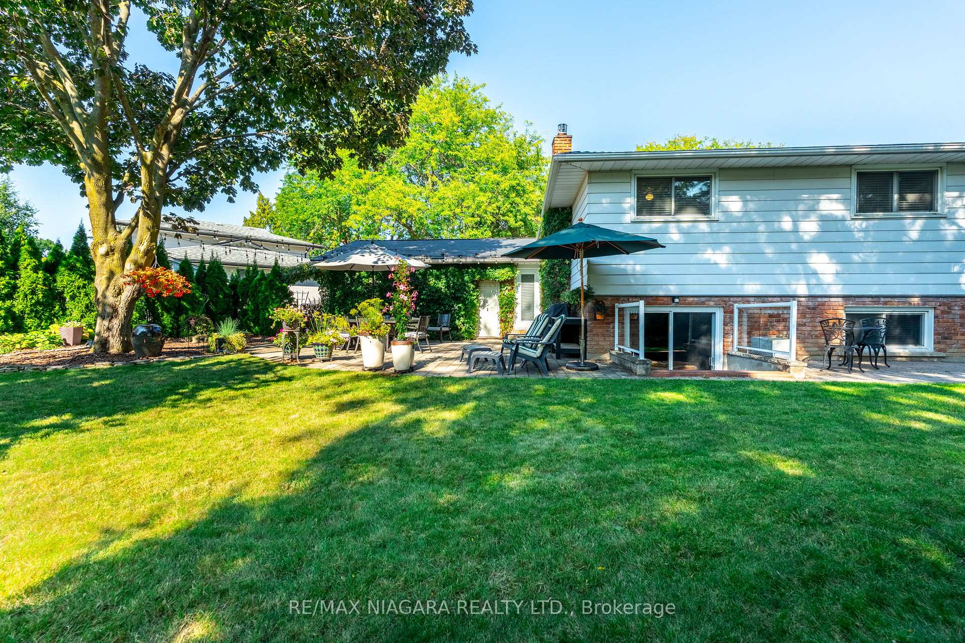 Photo 37 of 10 Wedgewood Court, St. Catharines, Martindale Pond — HOMEH
