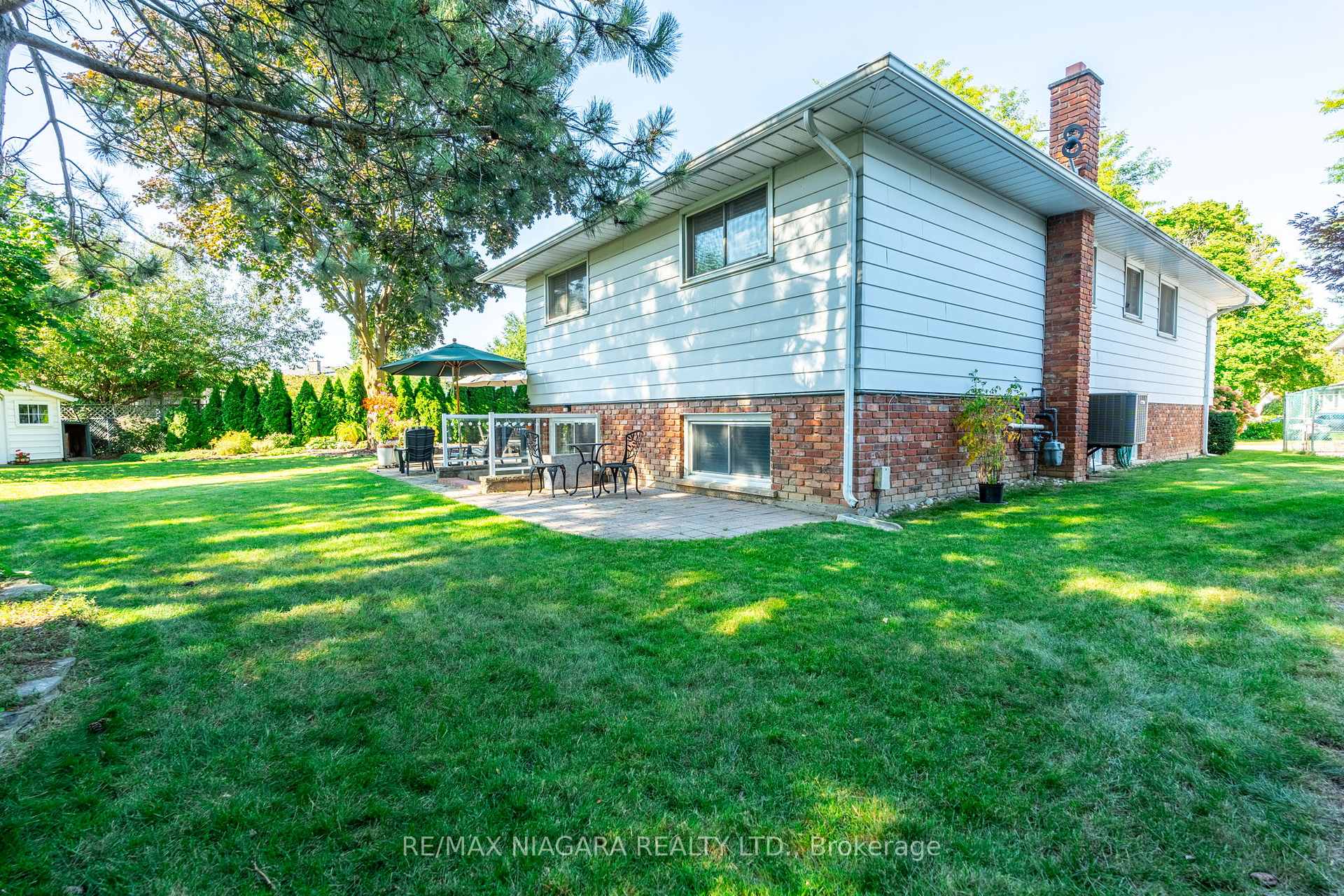 Photo 38 of 10 Wedgewood Court, St. Catharines, Martindale Pond — HOMEH