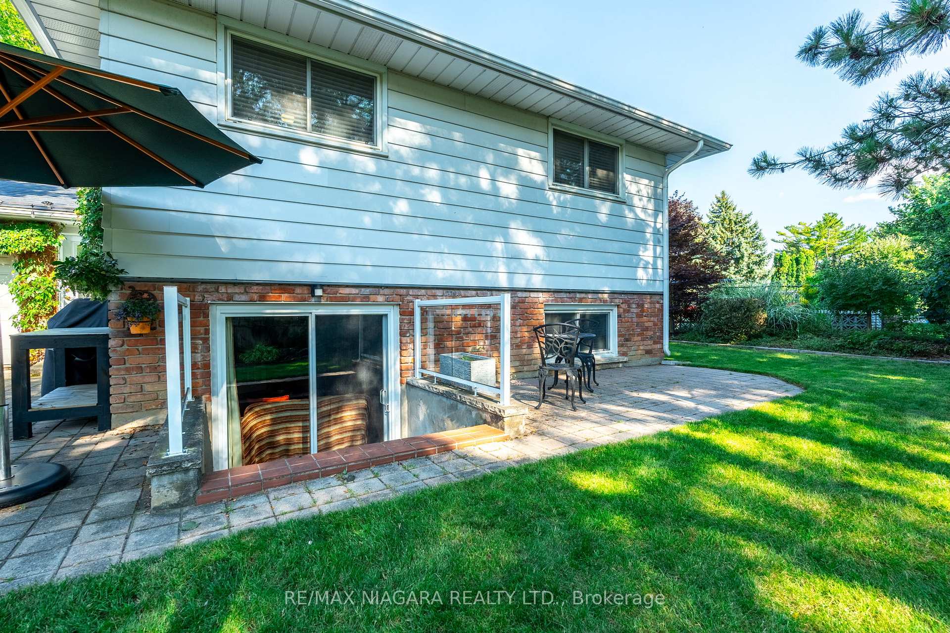 Photo 40 of 10 Wedgewood Court, St. Catharines, Martindale Pond — HOMEH