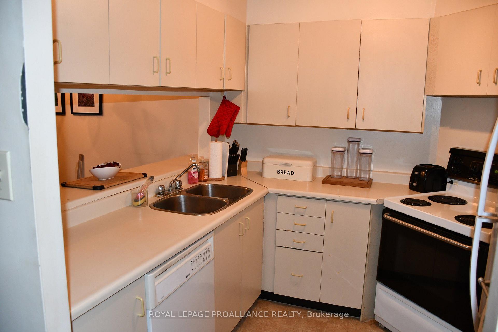 Photo 4 of Unit 1203, 344 Front Street, Belleville, Belleville Ward — HOMEH