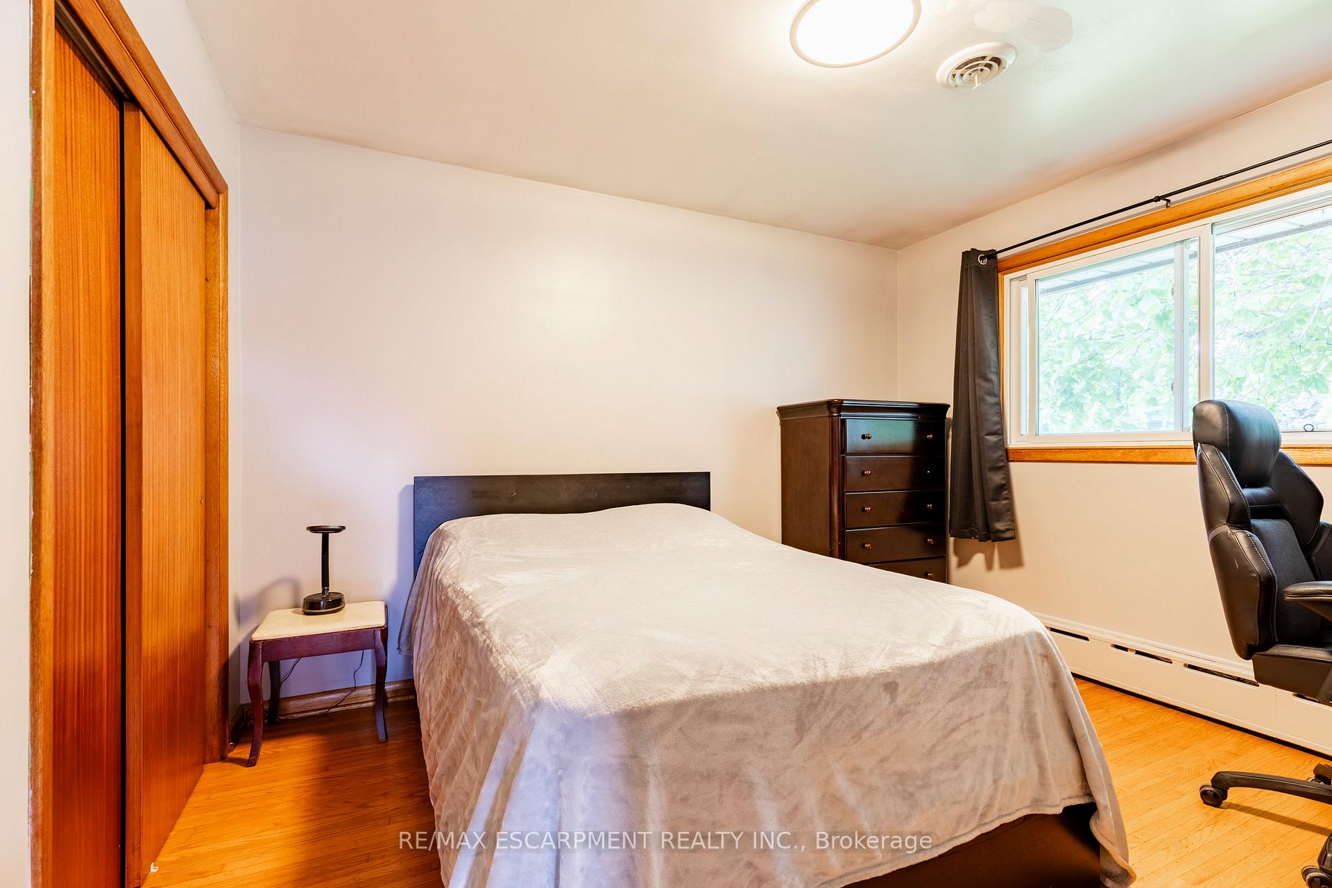 Photo 11 of 11 Ridge Point Drive, St. Catharines, Burleigh Hill — HOMEH