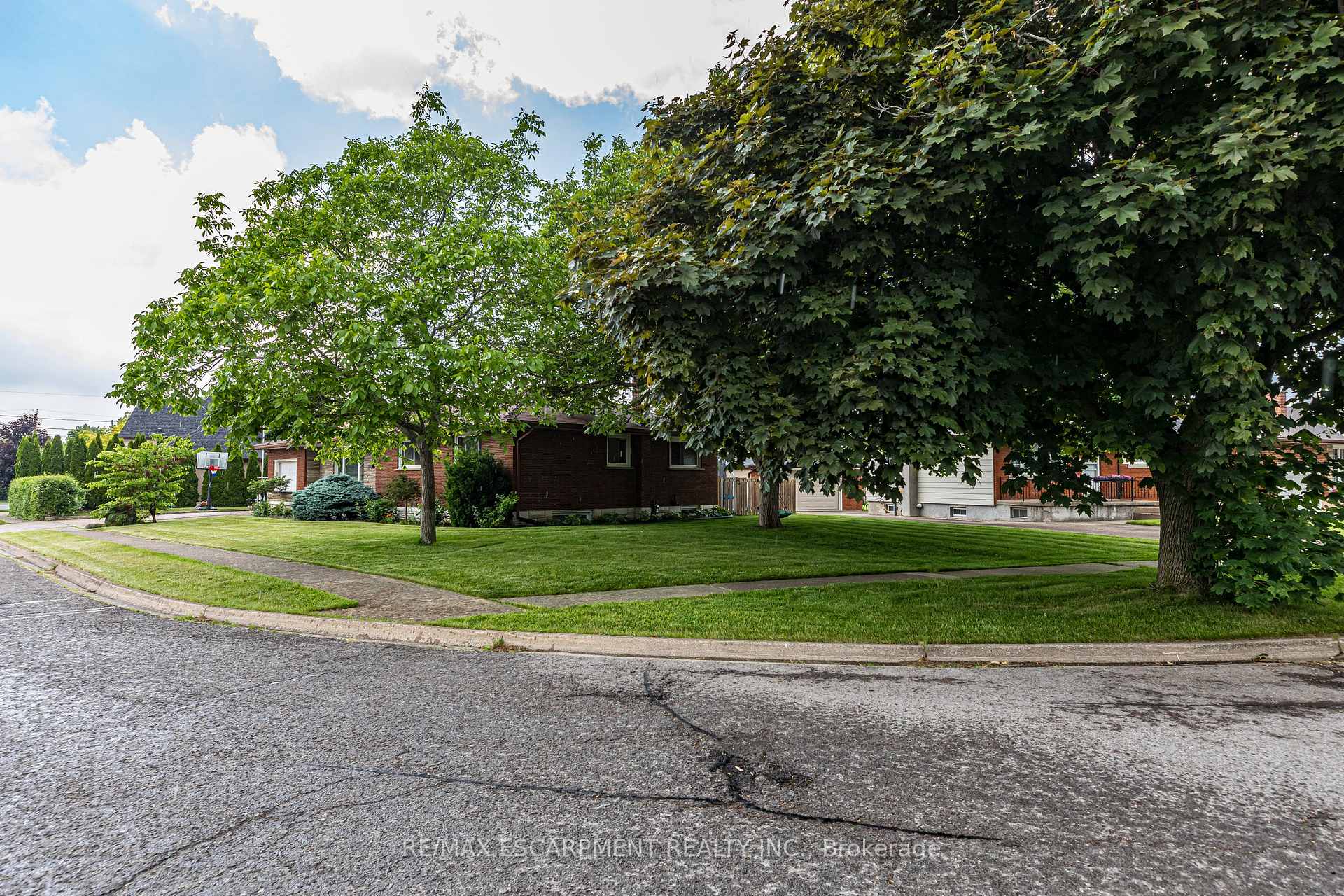 Photo 14 of 11 Ridge Point Drive, St. Catharines, Burleigh Hill — HOMEH