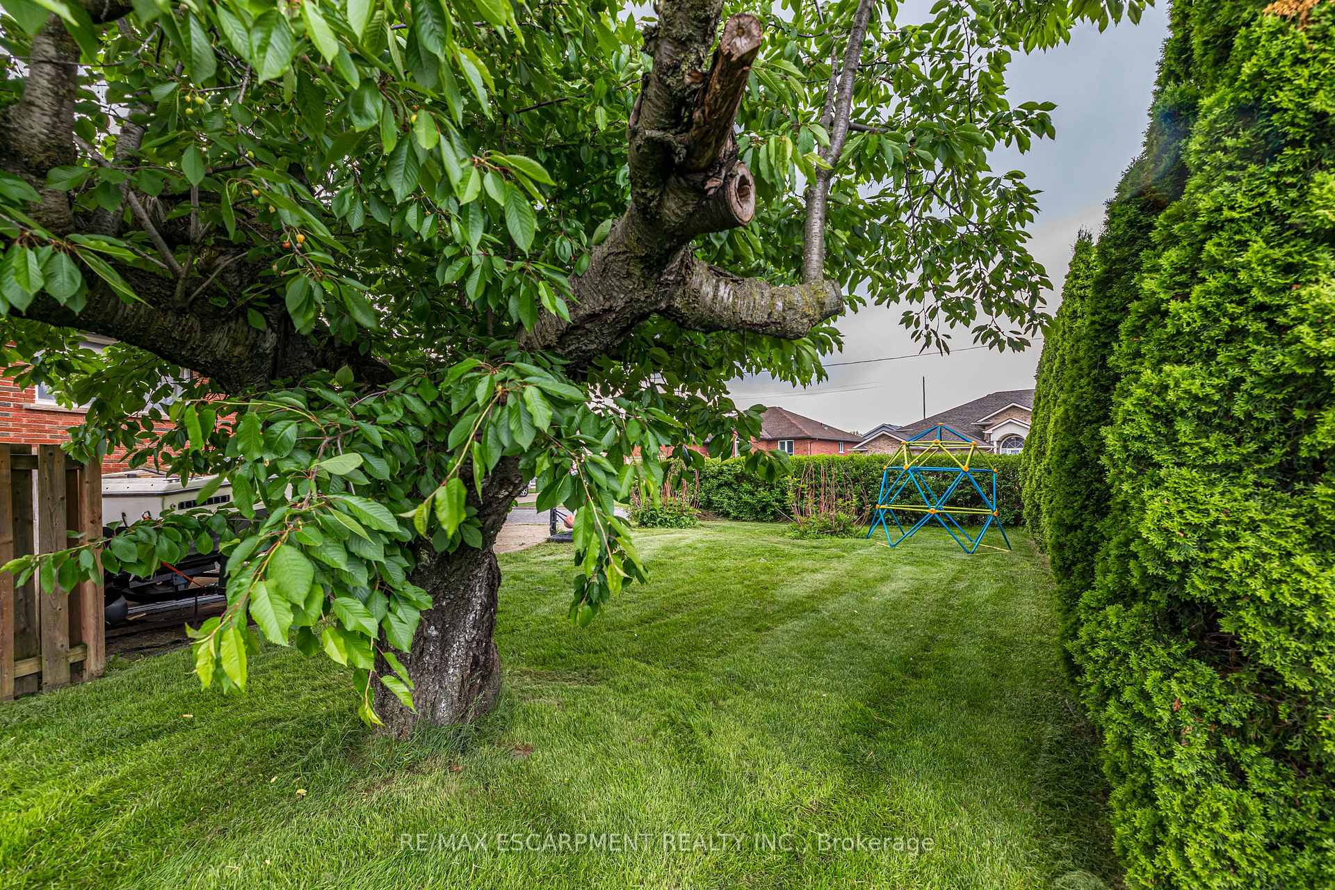 Photo 16 of 11 Ridge Point Drive, St. Catharines, Burleigh Hill — HOMEH