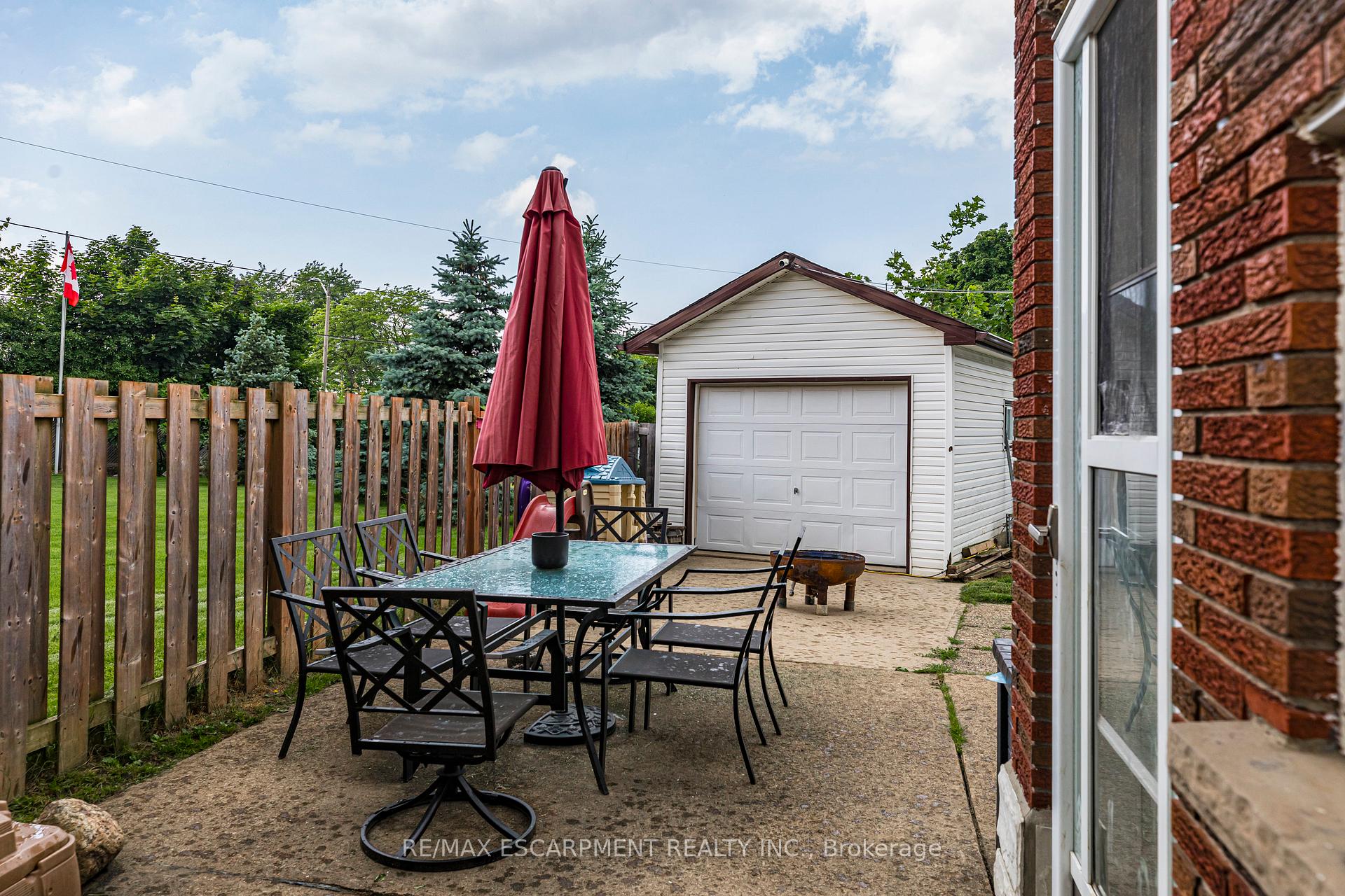 Photo 17 of 11 Ridge Point Drive, St. Catharines, Burleigh Hill — HOMEH