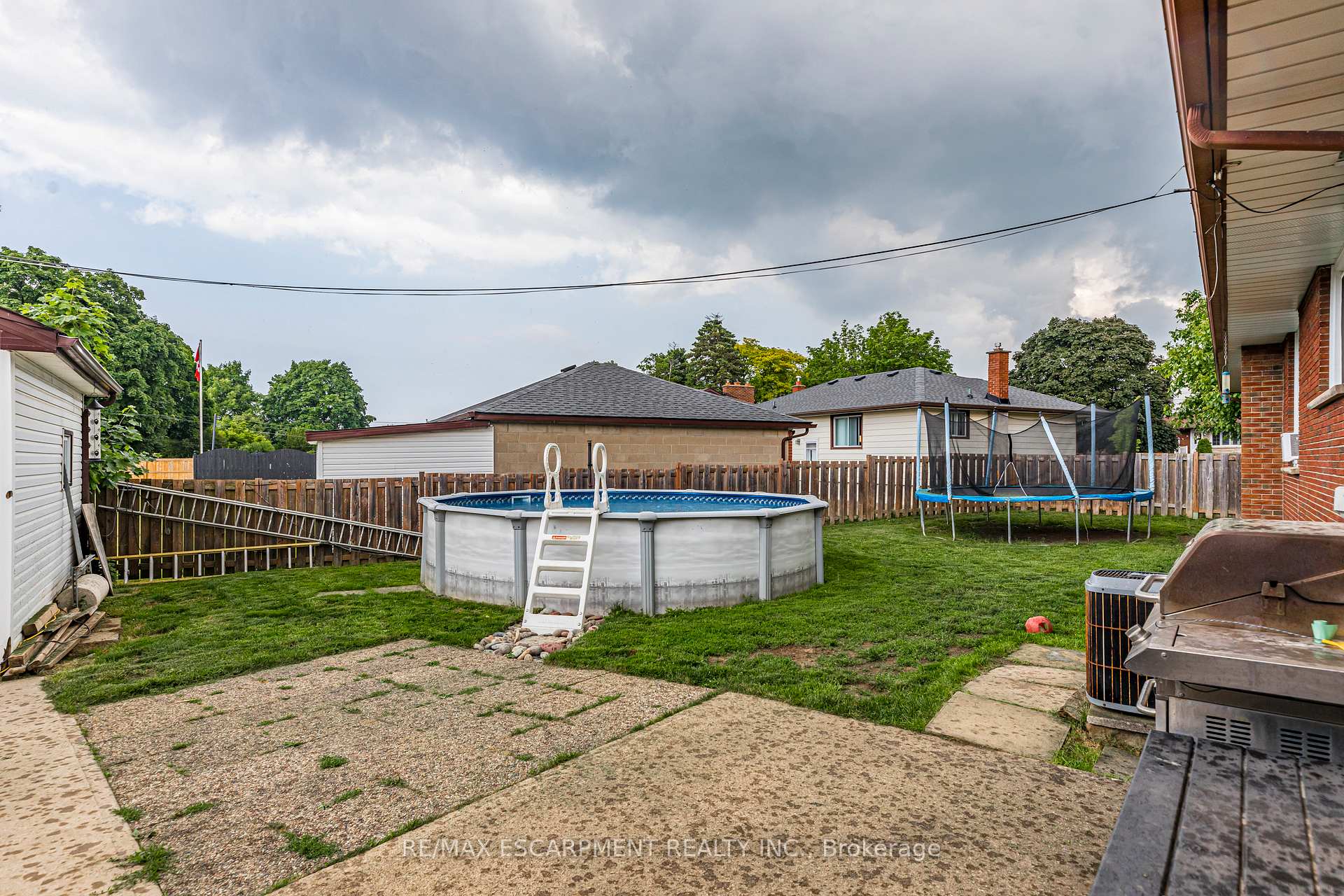 Photo 18 of 11 Ridge Point Drive, St. Catharines, Burleigh Hill — HOMEH