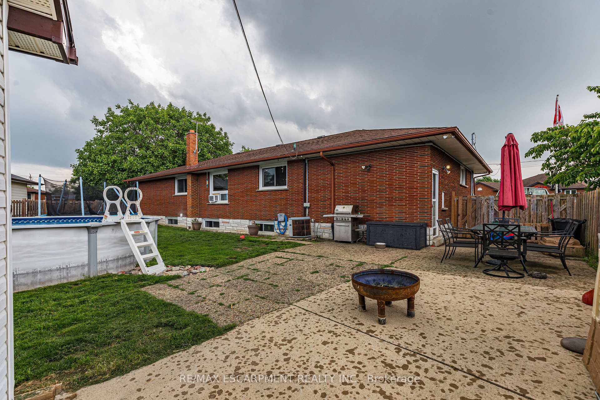 Photo 19 of 11 Ridge Point Drive, St. Catharines, Burleigh Hill — HOMEH