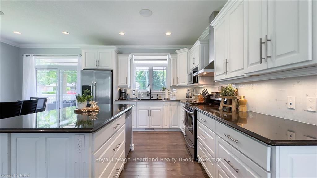 Photo 3 of 220 Spencer Street, Central Huron, Clinton — HOMEH
