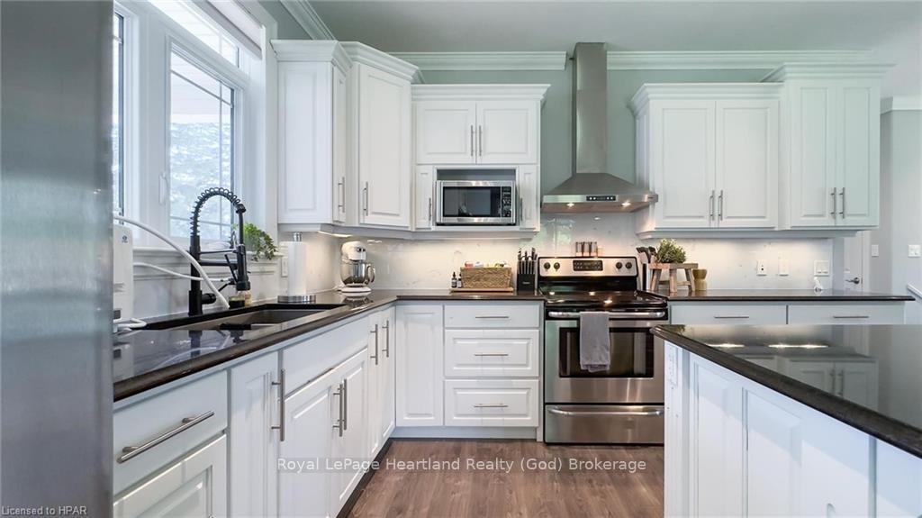 Photo 5 of 220 Spencer Street, Central Huron, Clinton — HOMEH