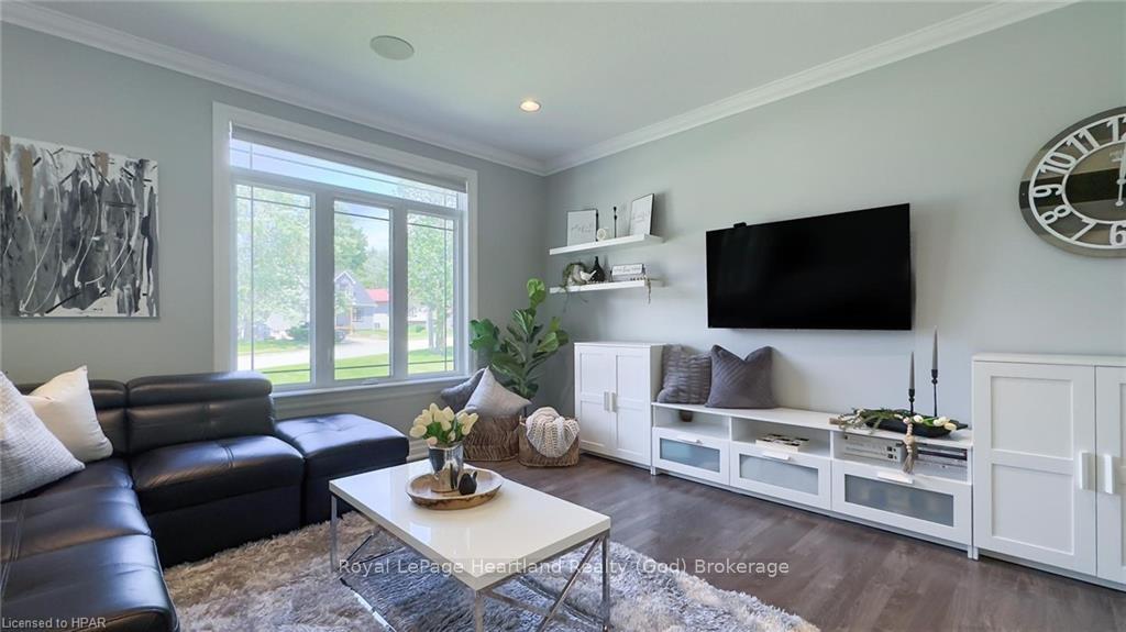 Photo 10 of 220 Spencer Street, Central Huron, Clinton — HOMEH