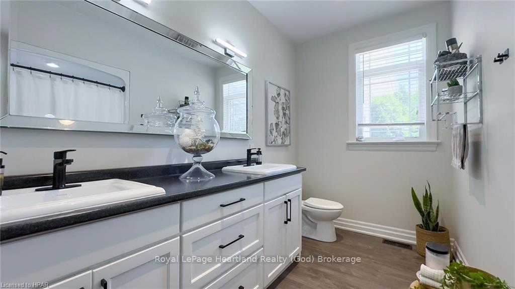 Photo 16 of 220 Spencer Street, Central Huron, Clinton — HOMEH