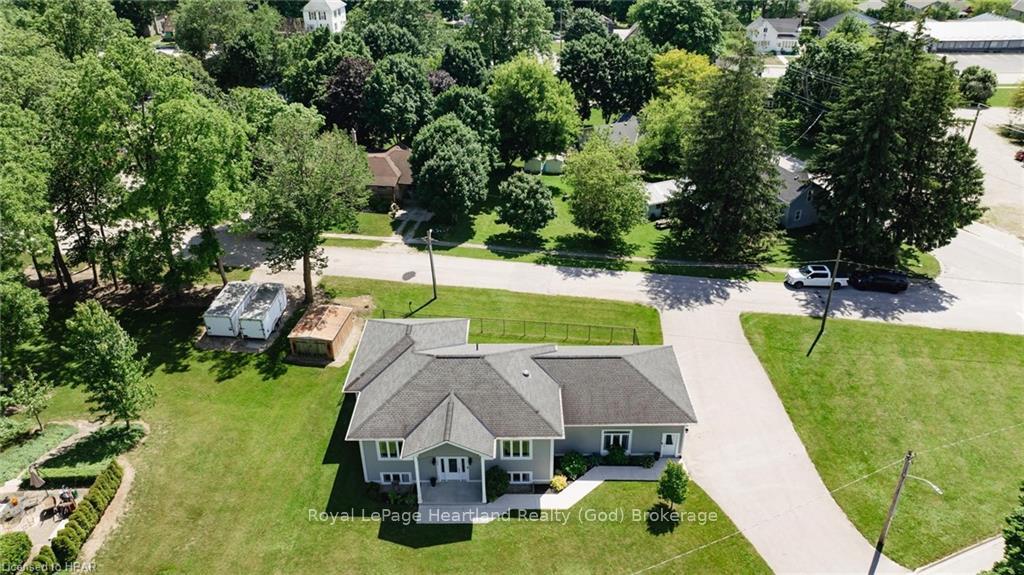 Photo 35 of 220 Spencer Street, Central Huron, Clinton — HOMEH