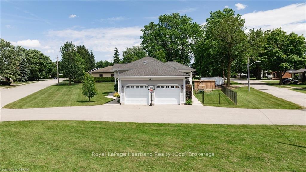 Photo 38 of 220 Spencer Street, Central Huron, Clinton — HOMEH