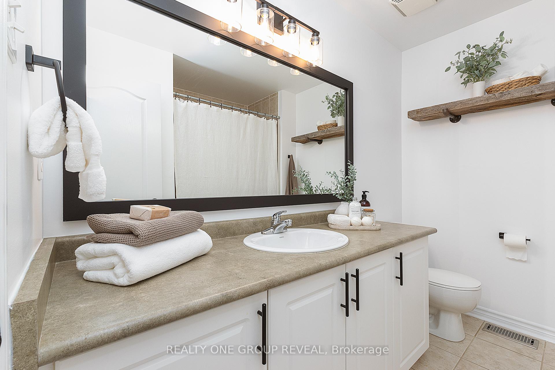 Photo 17 of 114 Argent Street, Clarington, Bowmanville — HOMEH