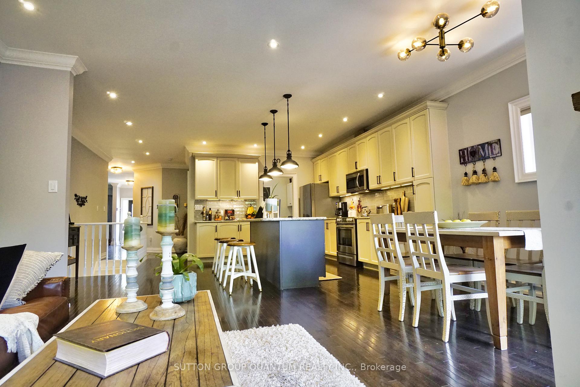 Photo 2 of 71 Versailles Crescent, Barrie, Innis-Shore — HOMEH