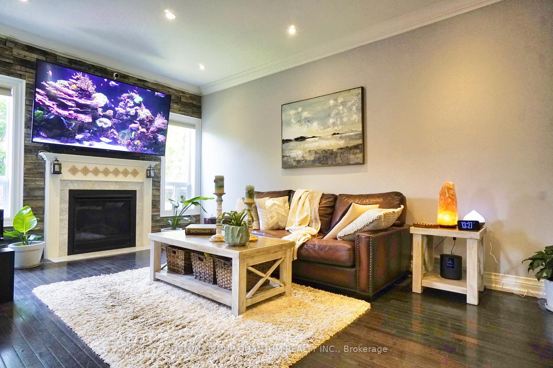 Photo 3 of 71 Versailles Crescent, Barrie, Innis-Shore — HOMEH