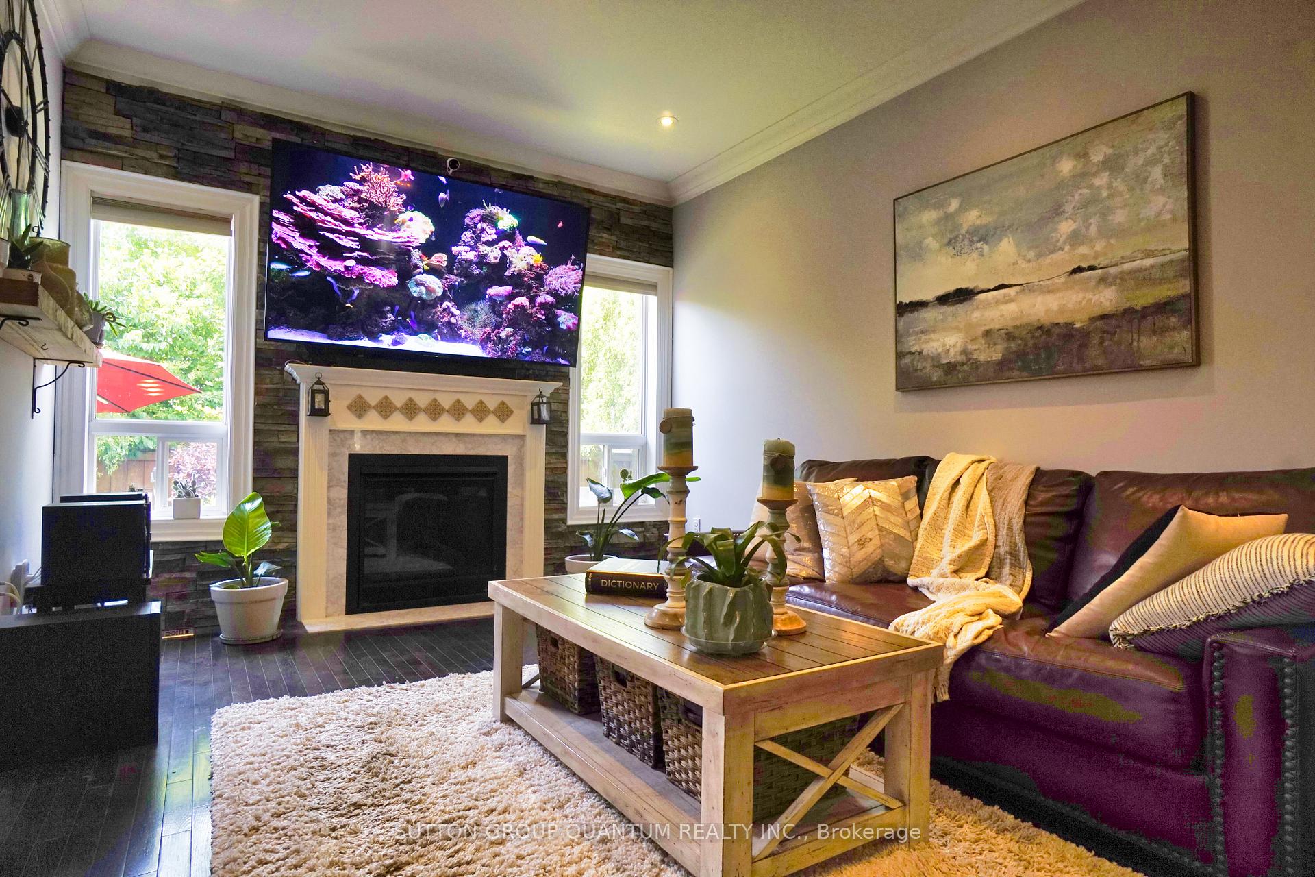 Photo 5 of 71 Versailles Crescent, Barrie, Innis-Shore — HOMEH