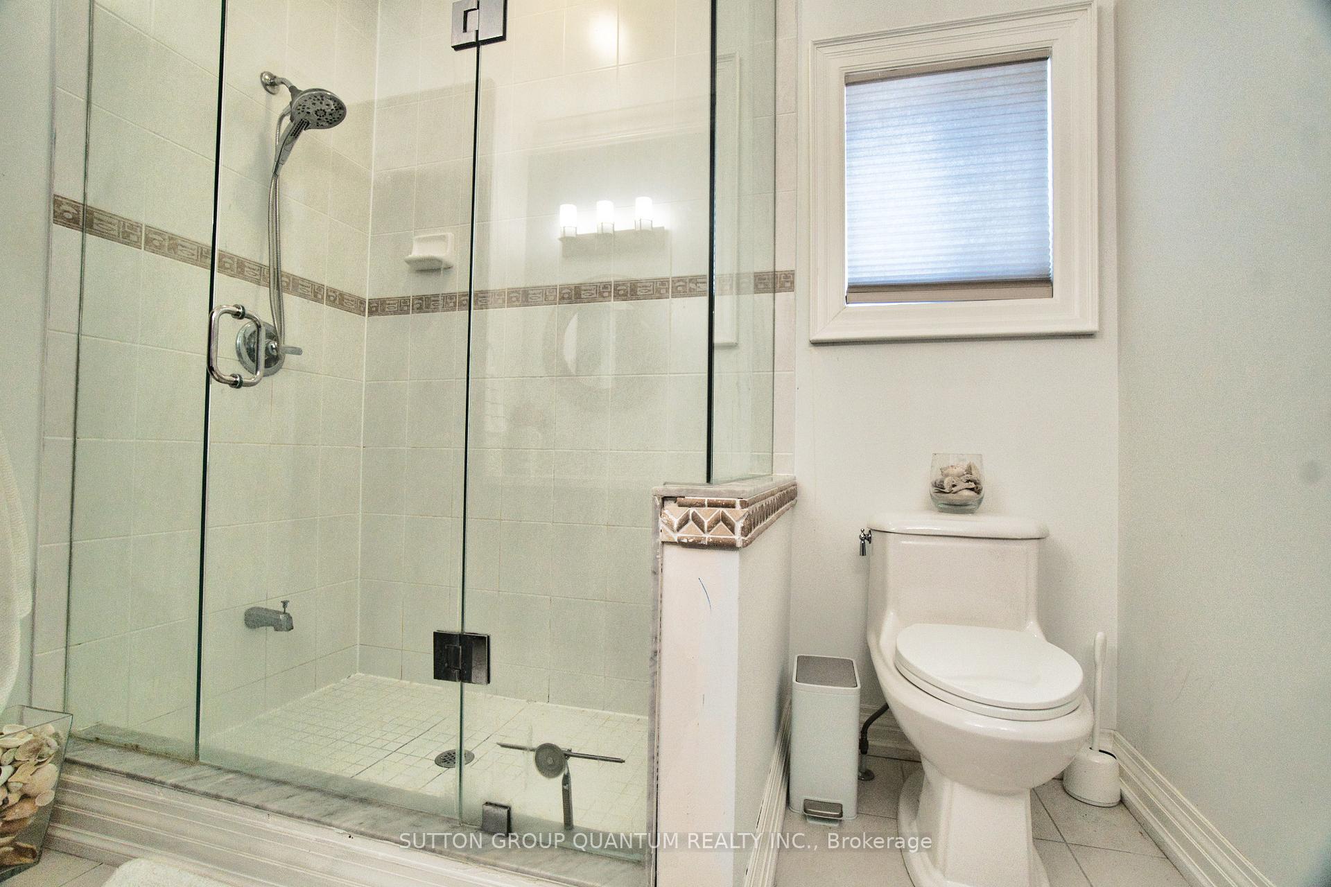 Photo 18 of 71 Versailles Crescent, Barrie, Innis-Shore — HOMEH