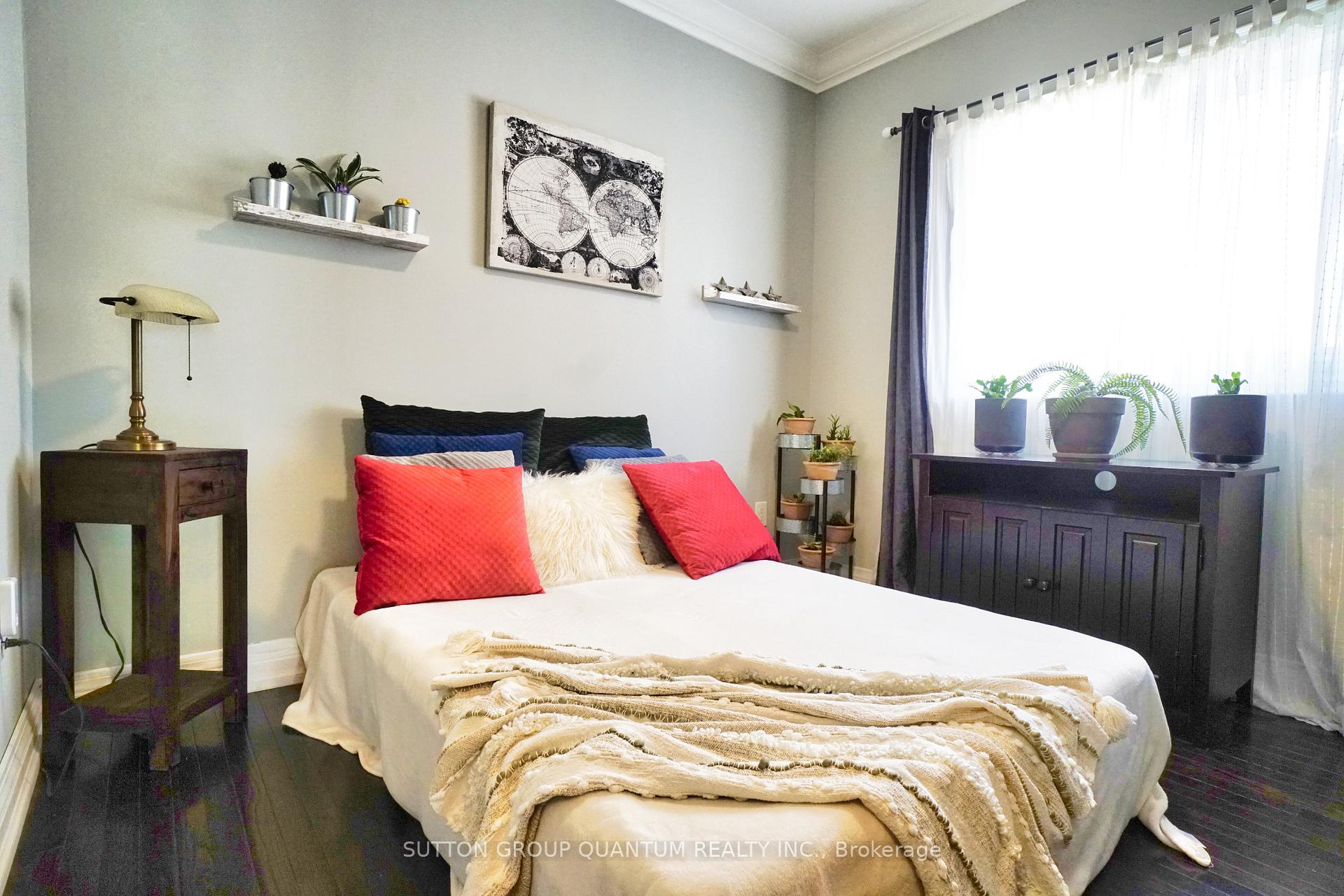 Photo 19 of 71 Versailles Crescent, Barrie, Innis-Shore — HOMEH