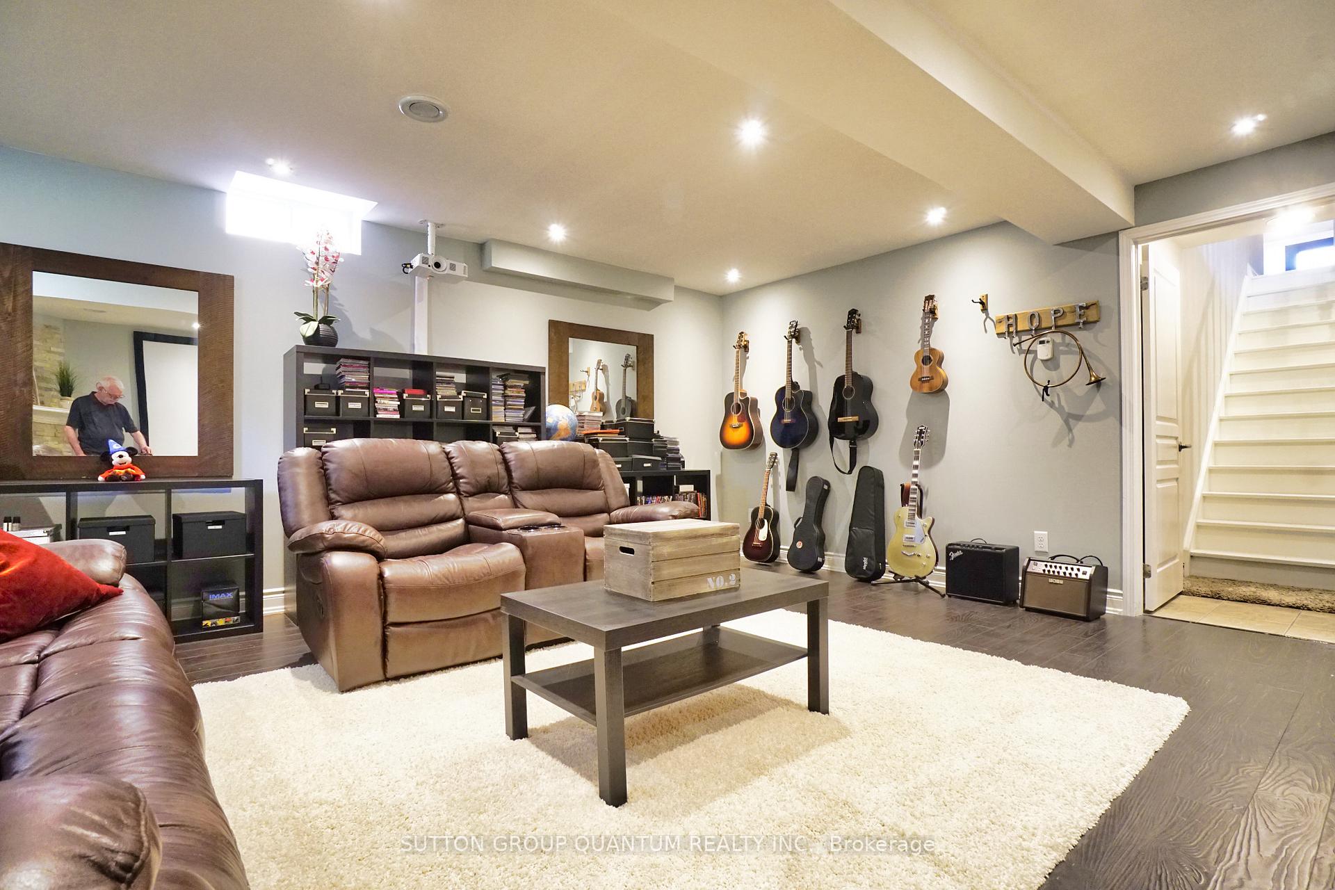 Photo 20 of 71 Versailles Crescent, Barrie, Innis-Shore — HOMEH
