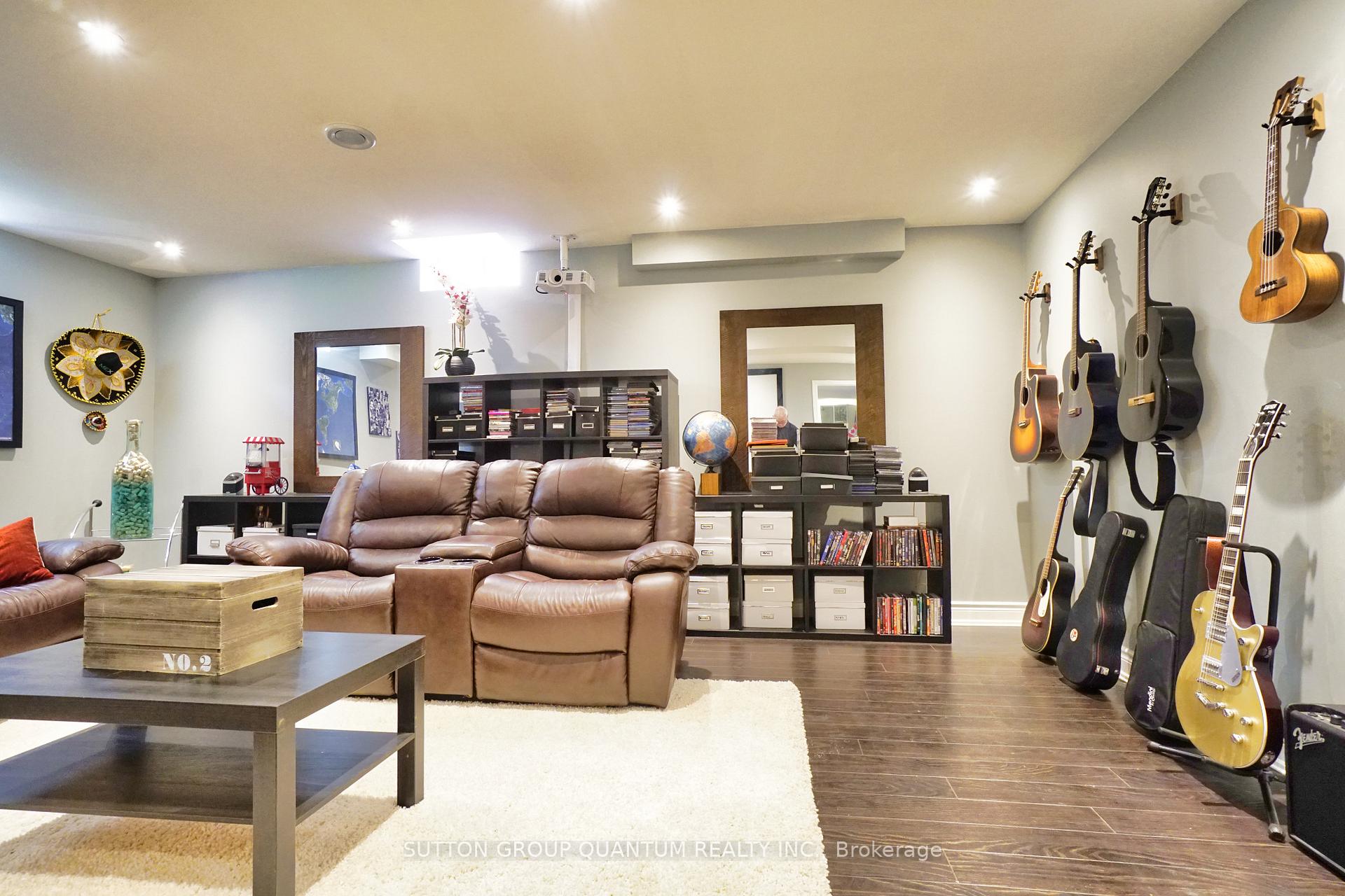 Photo 21 of 71 Versailles Crescent, Barrie, Innis-Shore — HOMEH