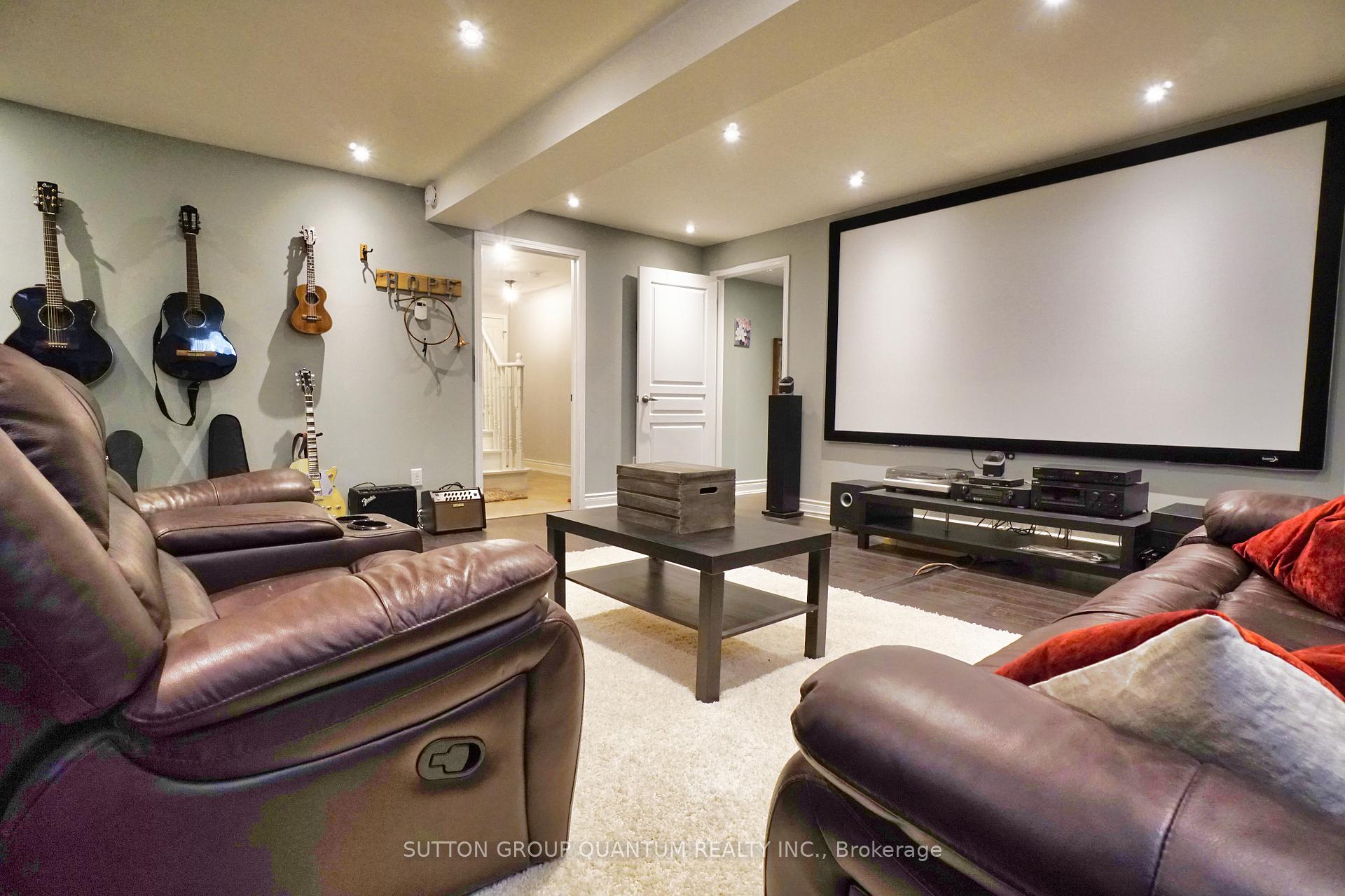 Photo 22 of 71 Versailles Crescent, Barrie, Innis-Shore — HOMEH