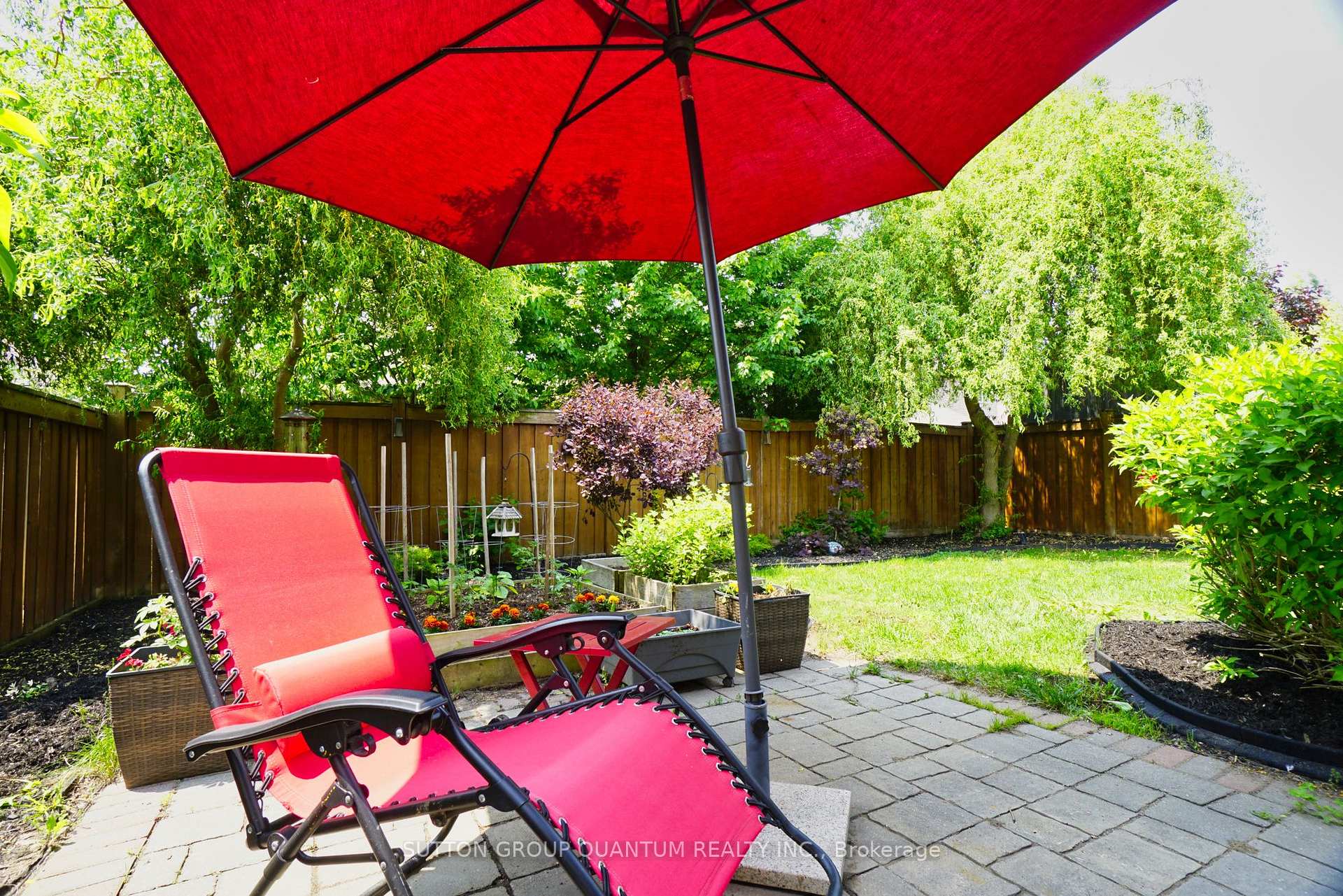 Photo 24 of 71 Versailles Crescent, Barrie, Innis-Shore — HOMEH