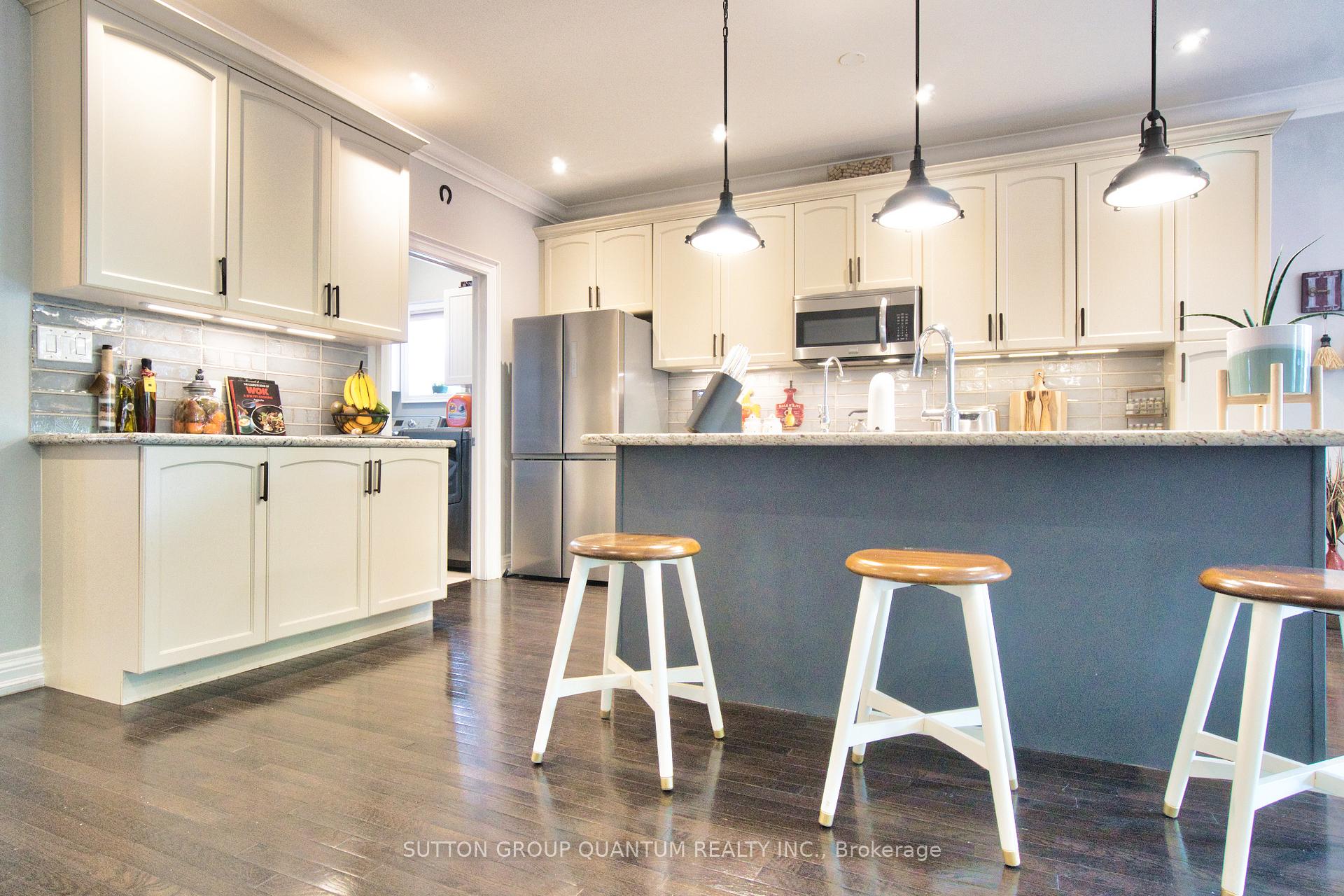 Photo 25 of 71 Versailles Crescent, Barrie, Innis-Shore — HOMEH