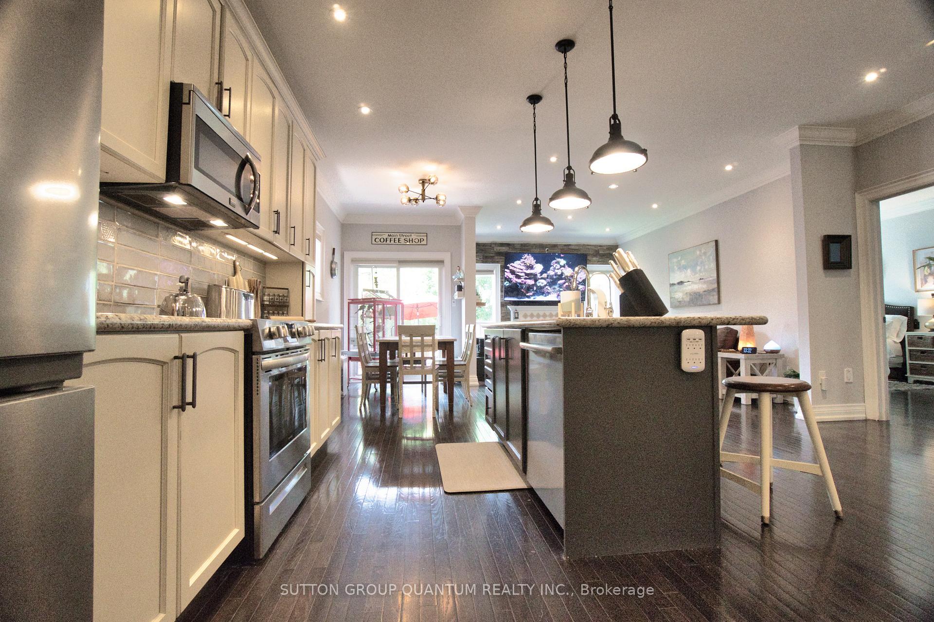 Photo 27 of 71 Versailles Crescent, Barrie, Innis-Shore — HOMEH