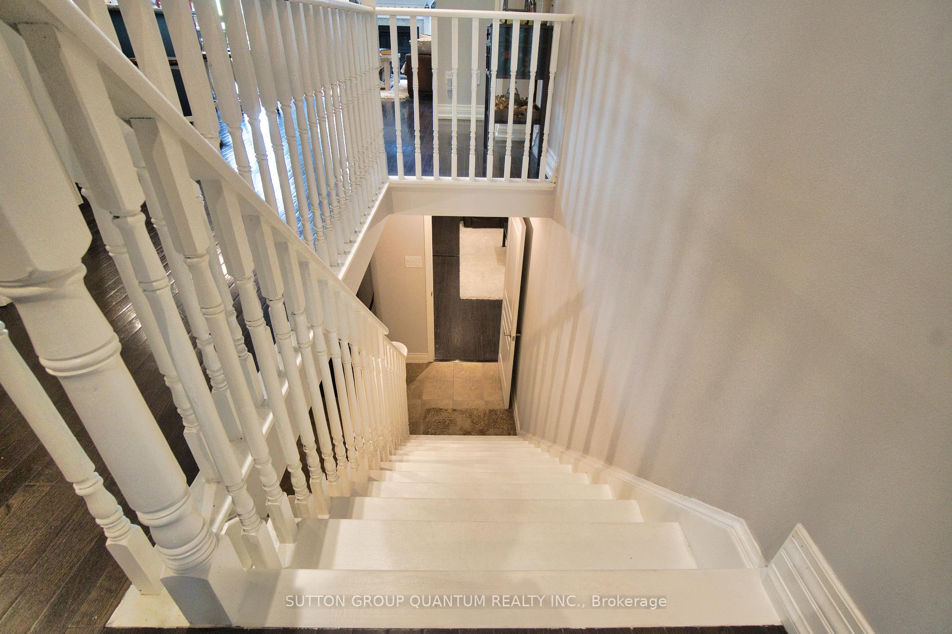 Photo 30 of 71 Versailles Crescent, Barrie, Innis-Shore — HOMEH
