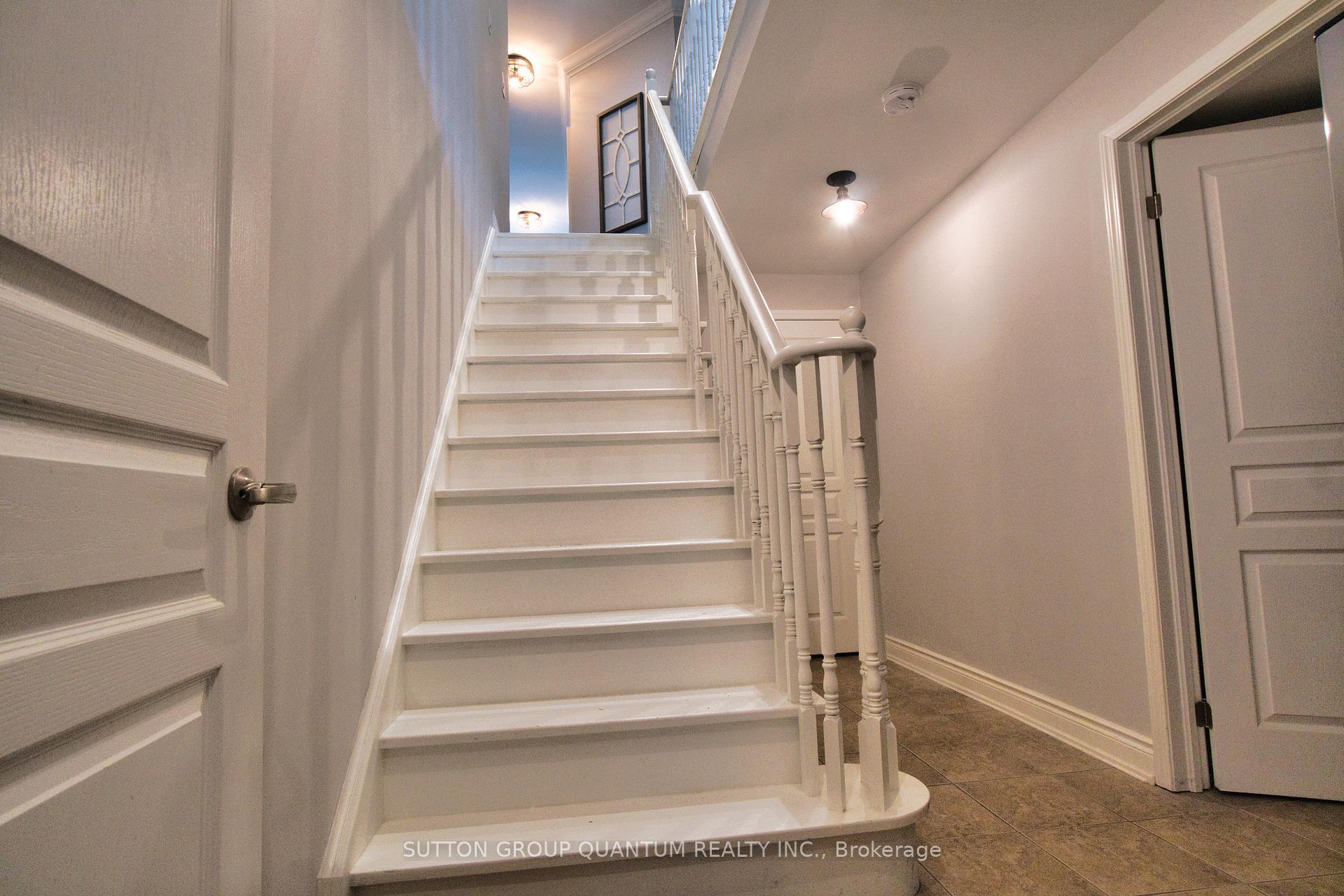 Photo 34 of 71 Versailles Crescent, Barrie, Innis-Shore — HOMEH