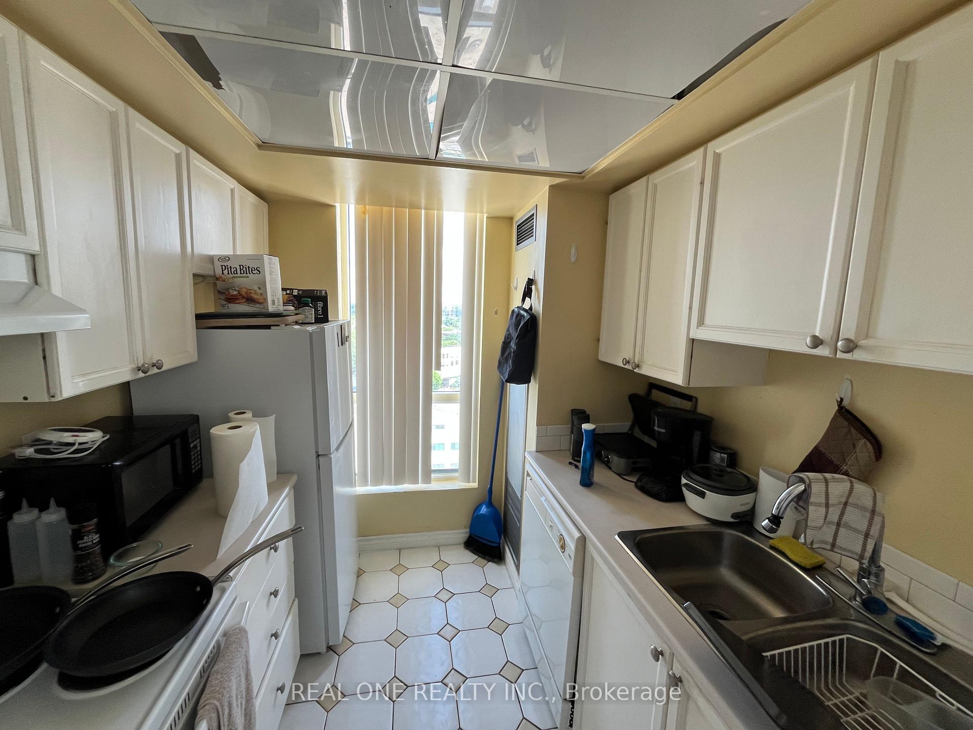 Photo 4 of Unit 1504, 101 Subway Crescent, Etobicoke, Islington-City Centre West — HOMEH