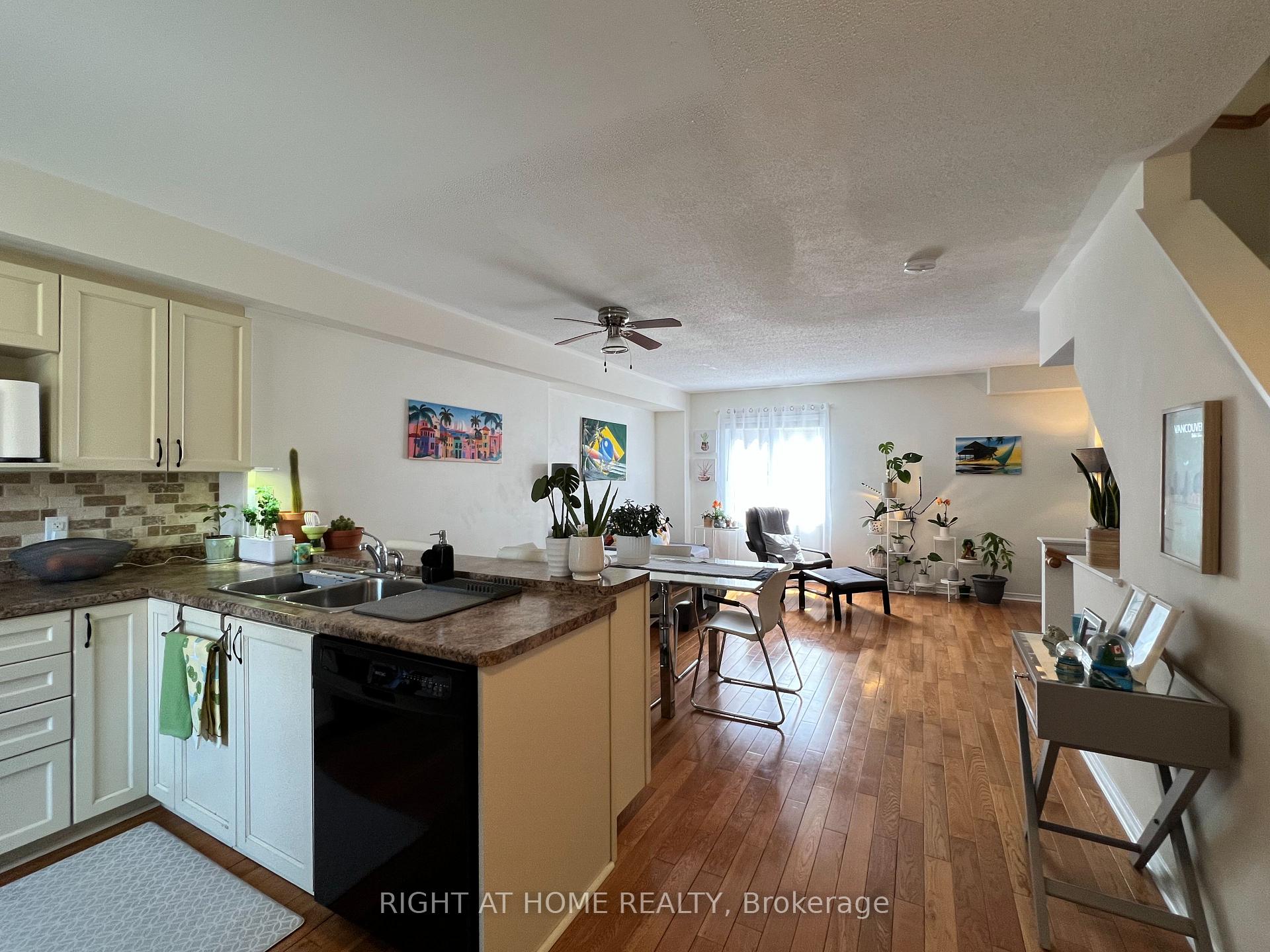 Photo 10 of 769 Cobble Hill Drive, Ottawa, Barrhaven - Cedargrove/Fraserdale — HOMEH
