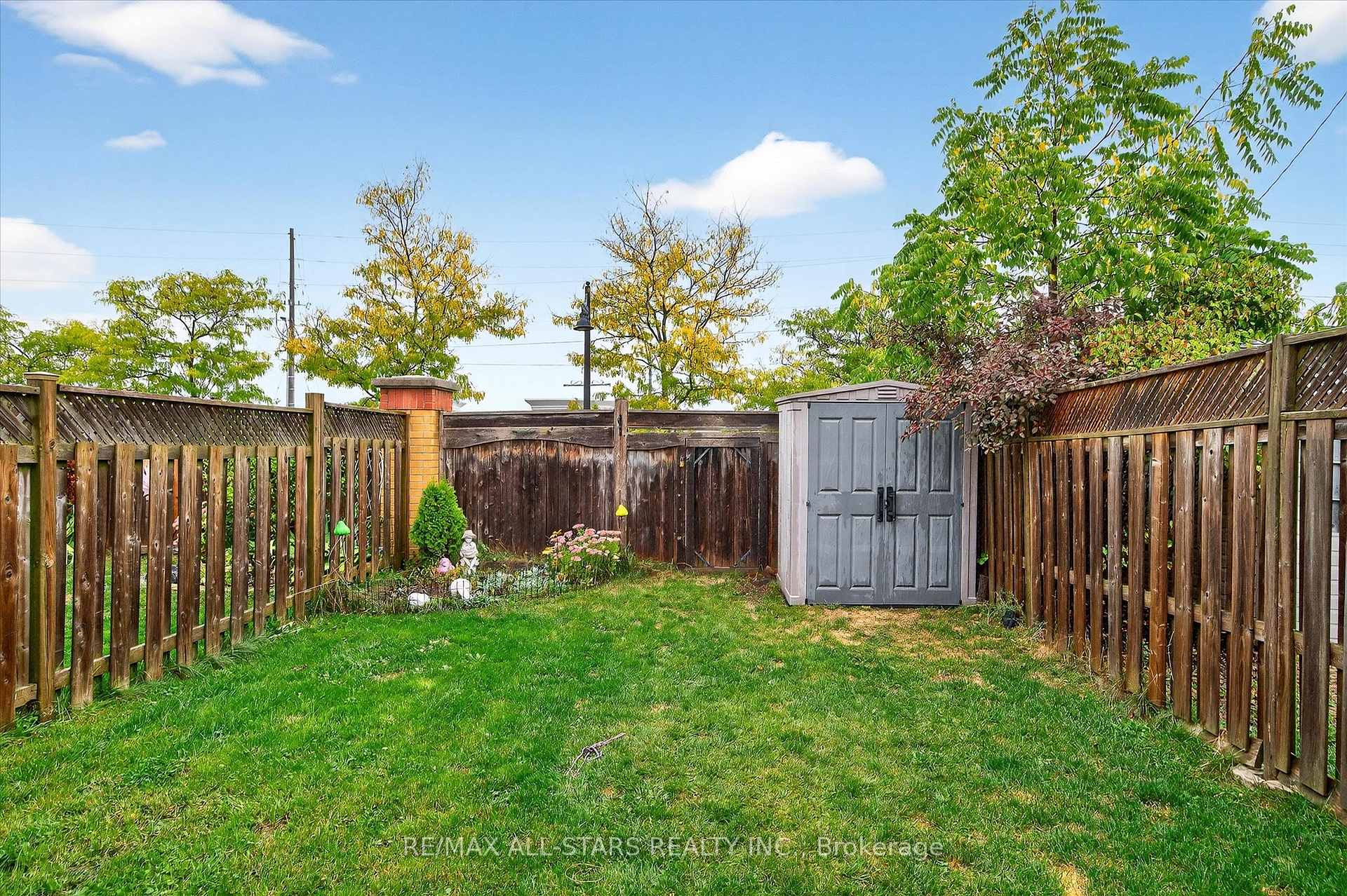 Photo 5 of 54 Ivory Court, Clarington, Bowmanville — HOMEH