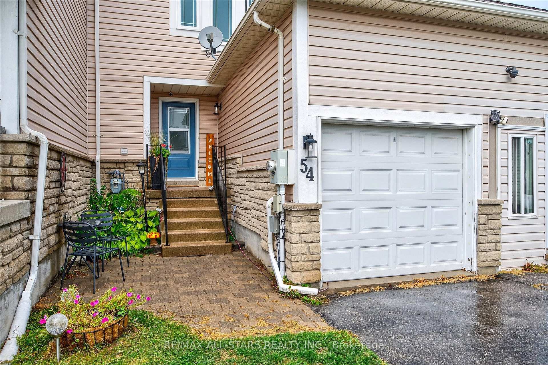 Photo 7 of 54 Ivory Court, Clarington, Bowmanville — HOMEH