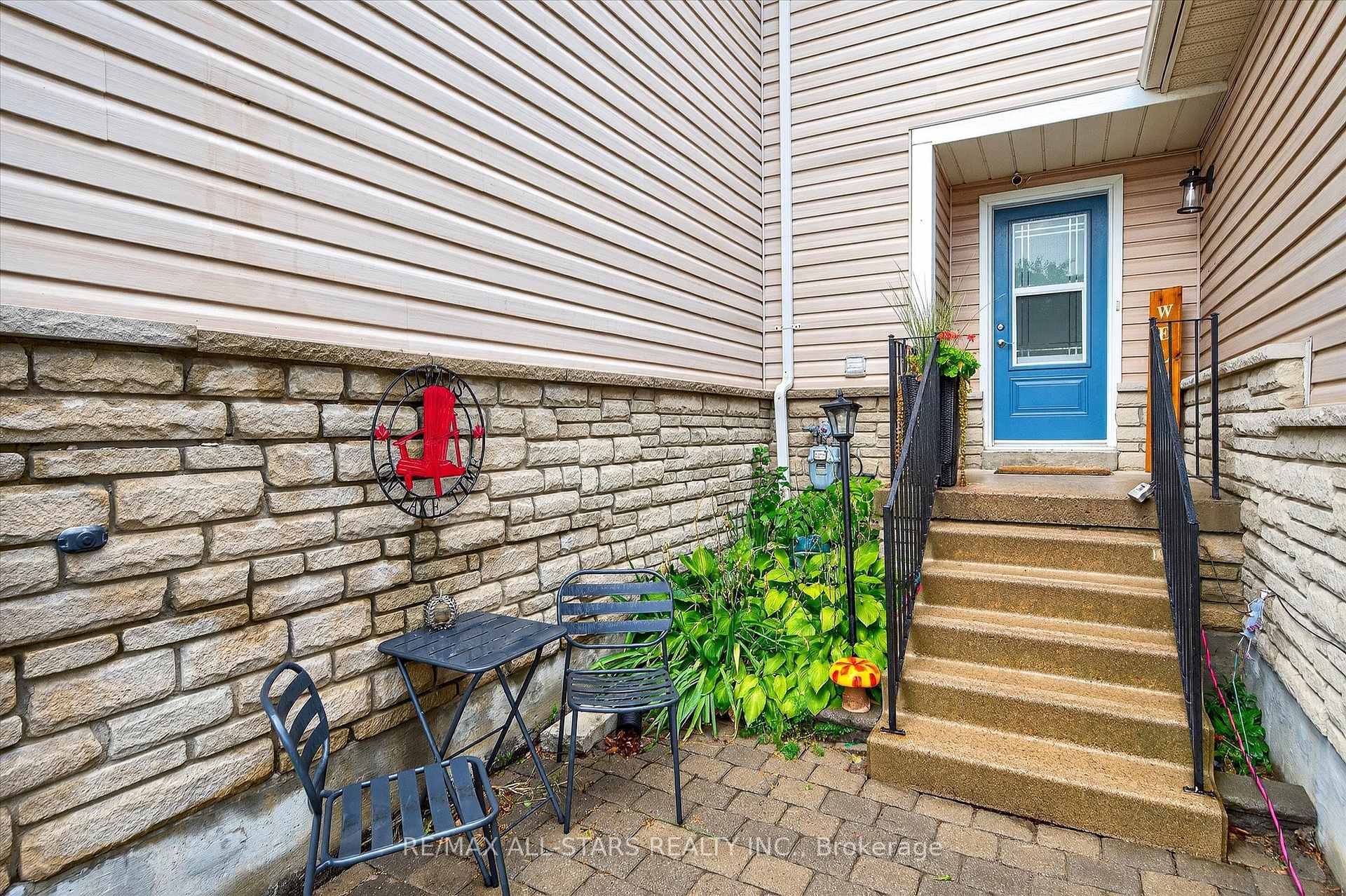 Photo 8 of 54 Ivory Court, Clarington, Bowmanville — HOMEH