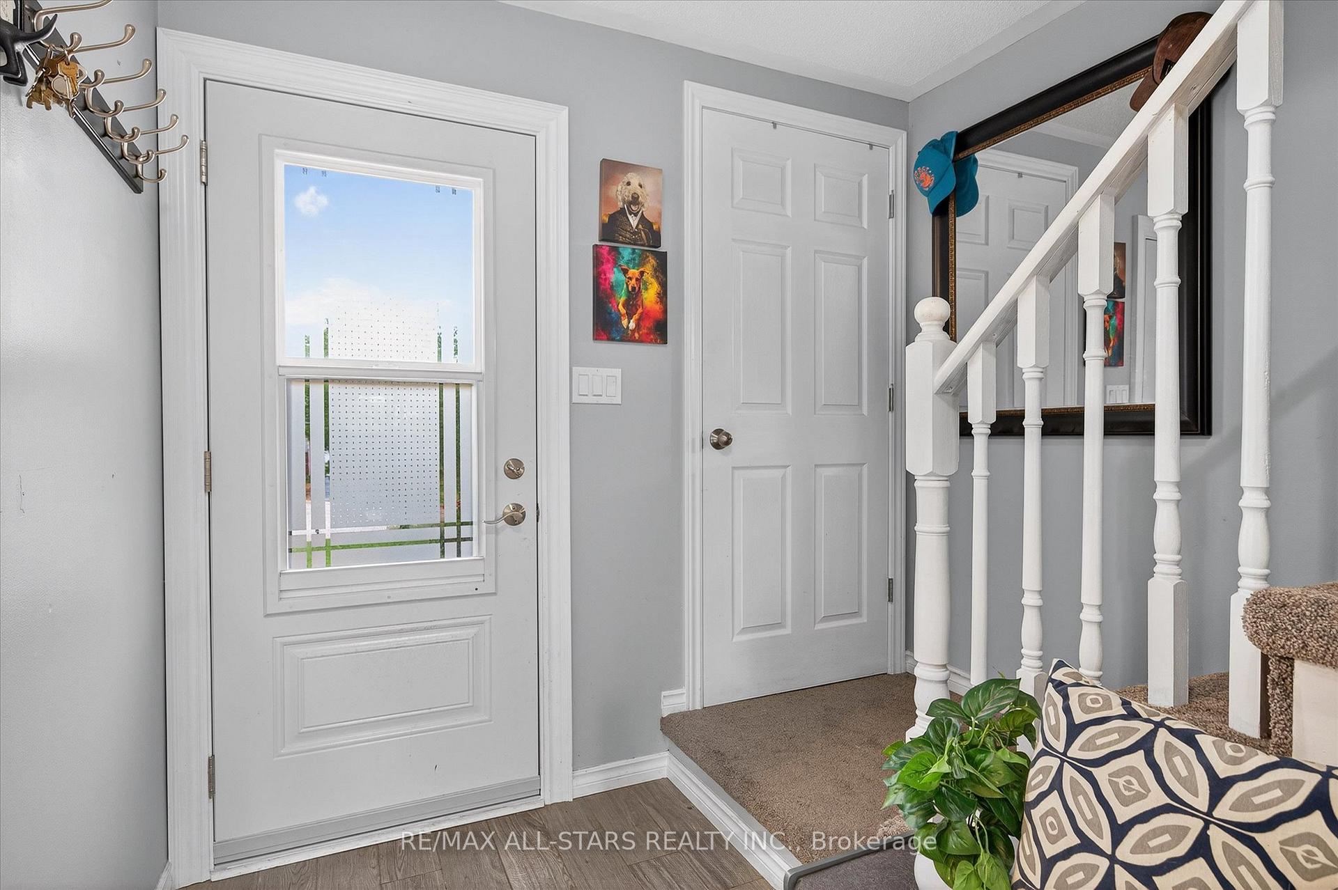 Photo 10 of 54 Ivory Court, Clarington, Bowmanville — HOMEH