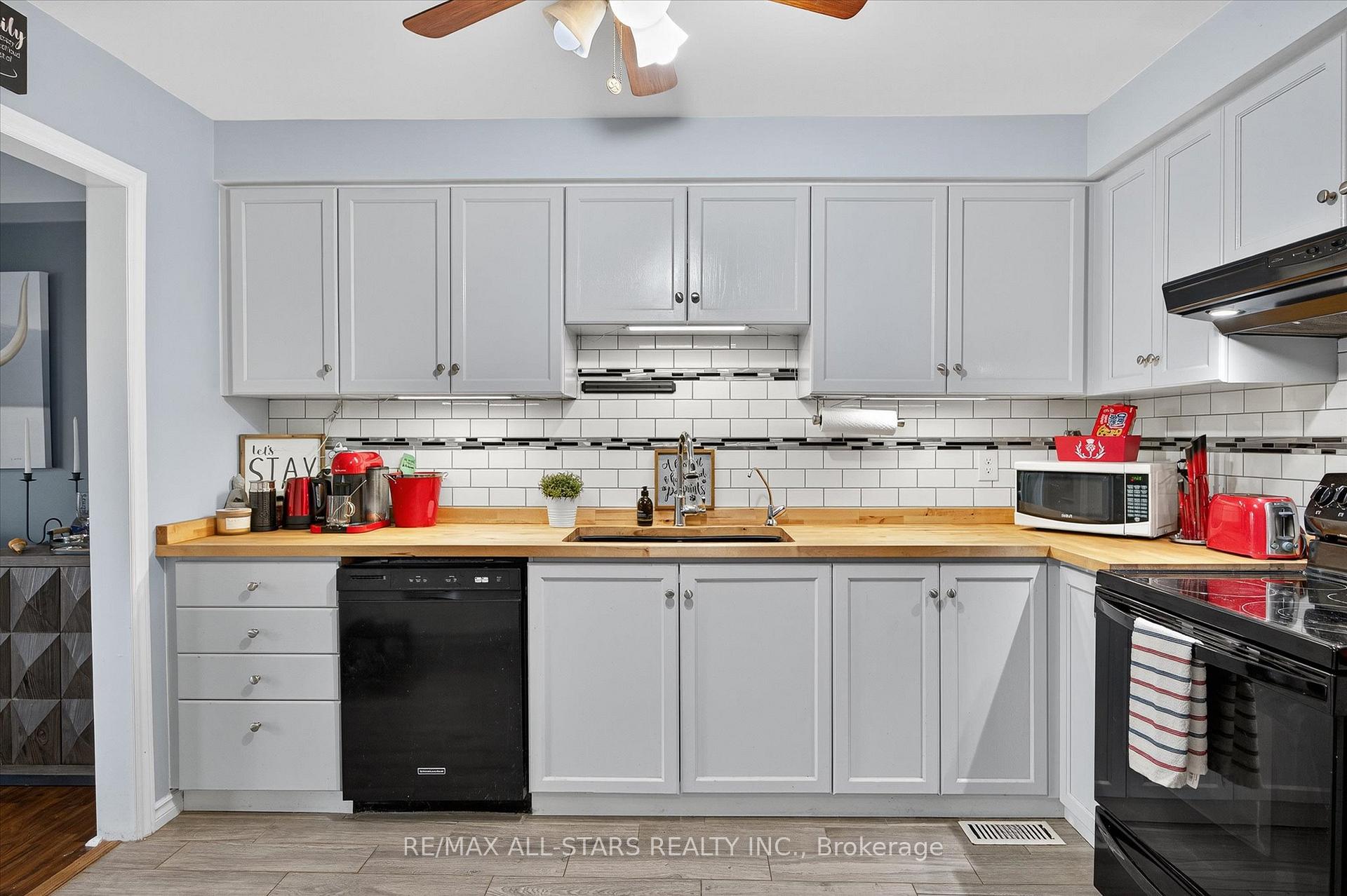 Photo 11 of 54 Ivory Court, Clarington, Bowmanville — HOMEH