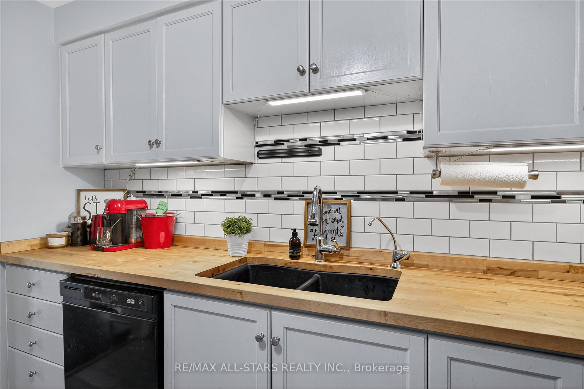 Photo 12 of 54 Ivory Court, Clarington, Bowmanville — HOMEH
