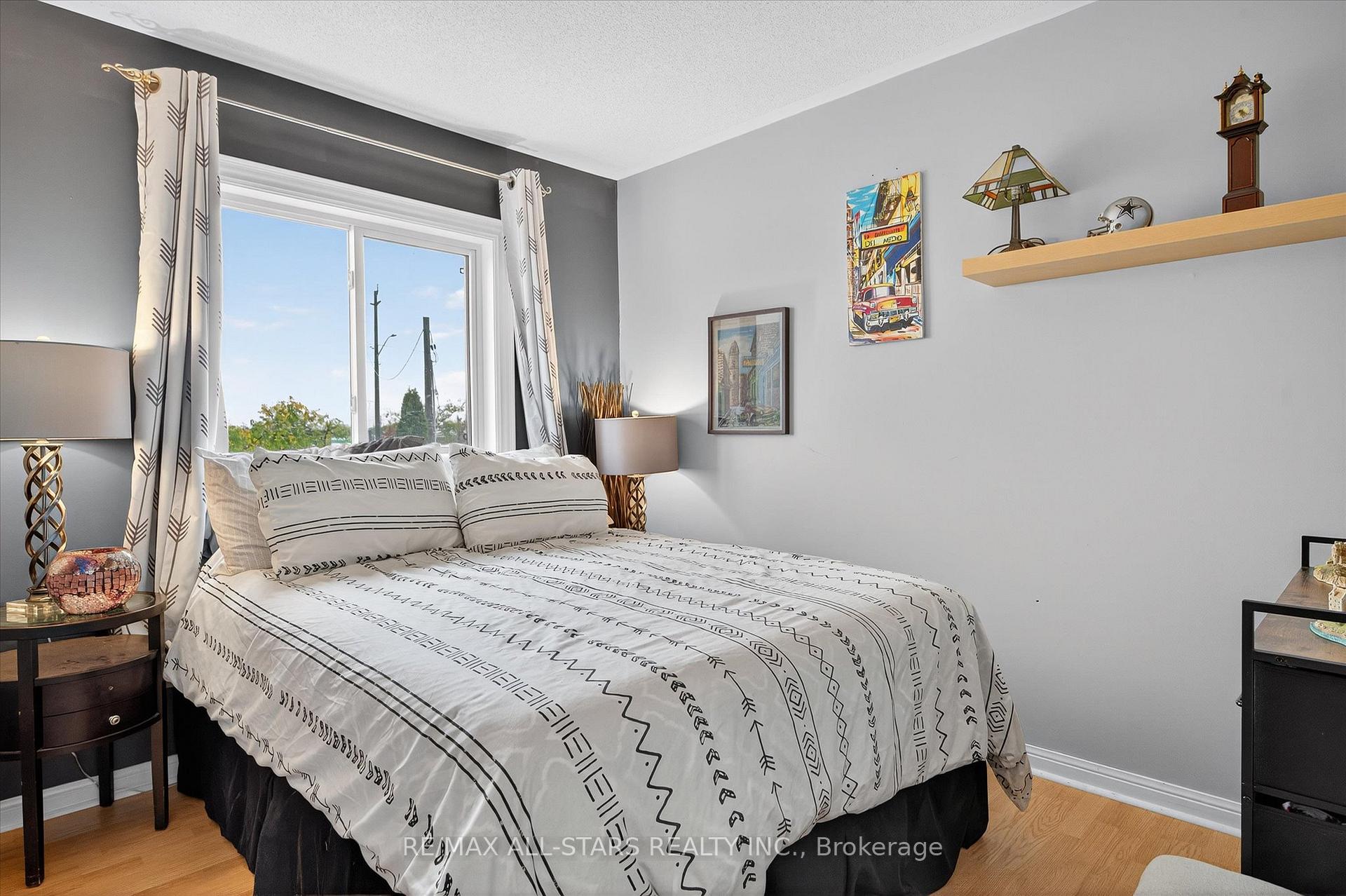 Photo 19 of 54 Ivory Court, Clarington, Bowmanville — HOMEH