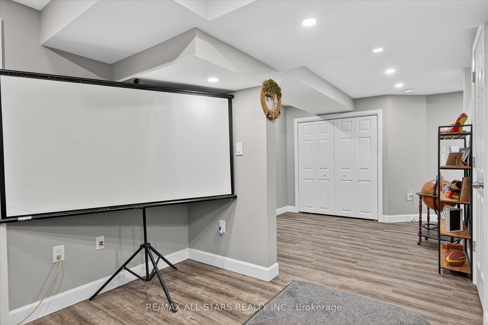 Photo 22 of 54 Ivory Court, Clarington, Bowmanville — HOMEH