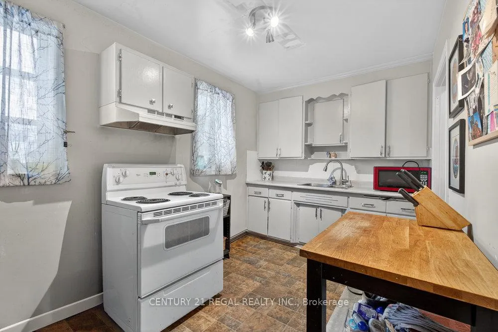 Photo 4 of 24 Roosevelt Avenue, Ajax, South East — HOMEH