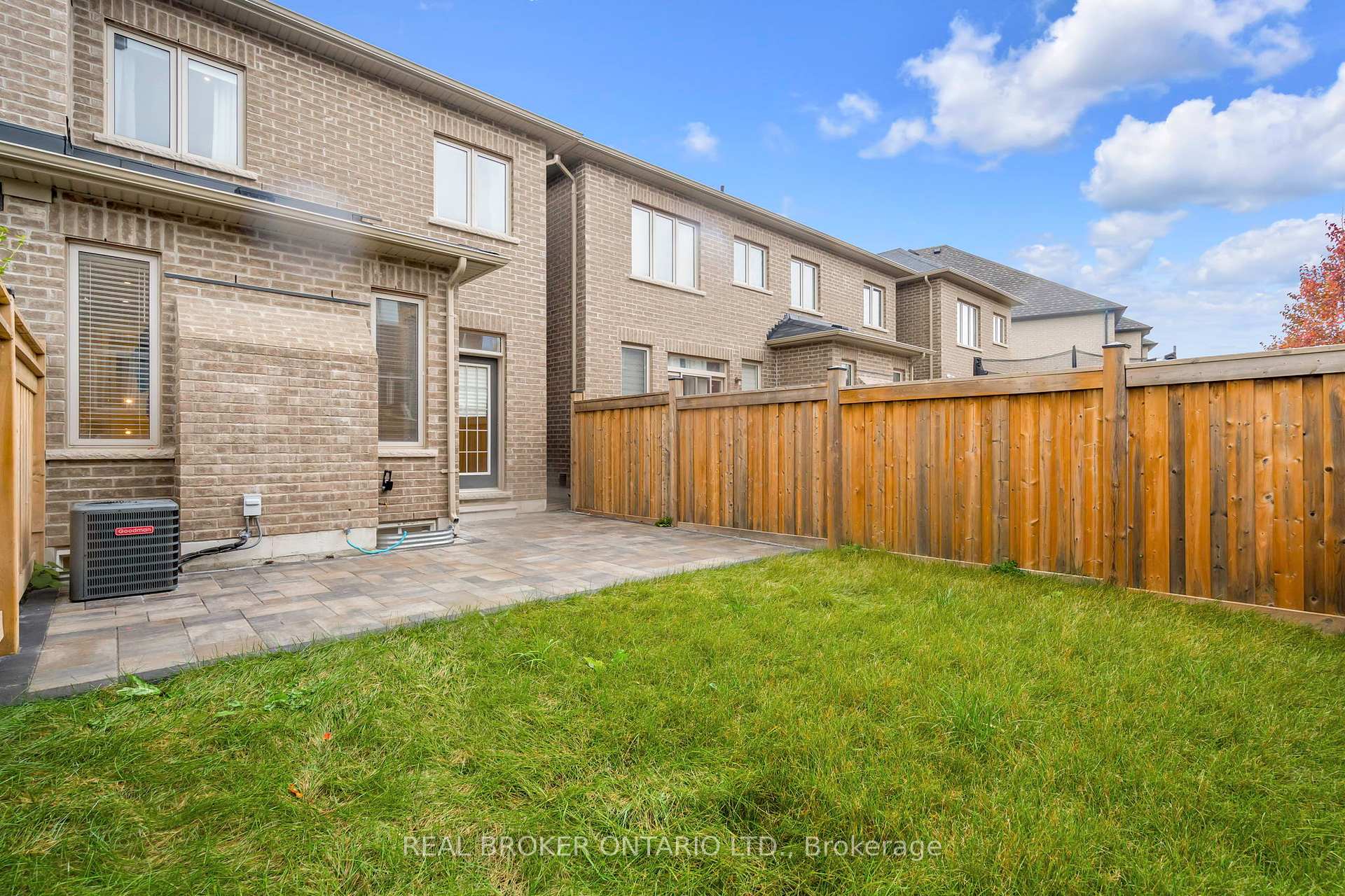 Photo 12 of 102 Gower Drive W, Aurora, Rural Aurora — HOMEH