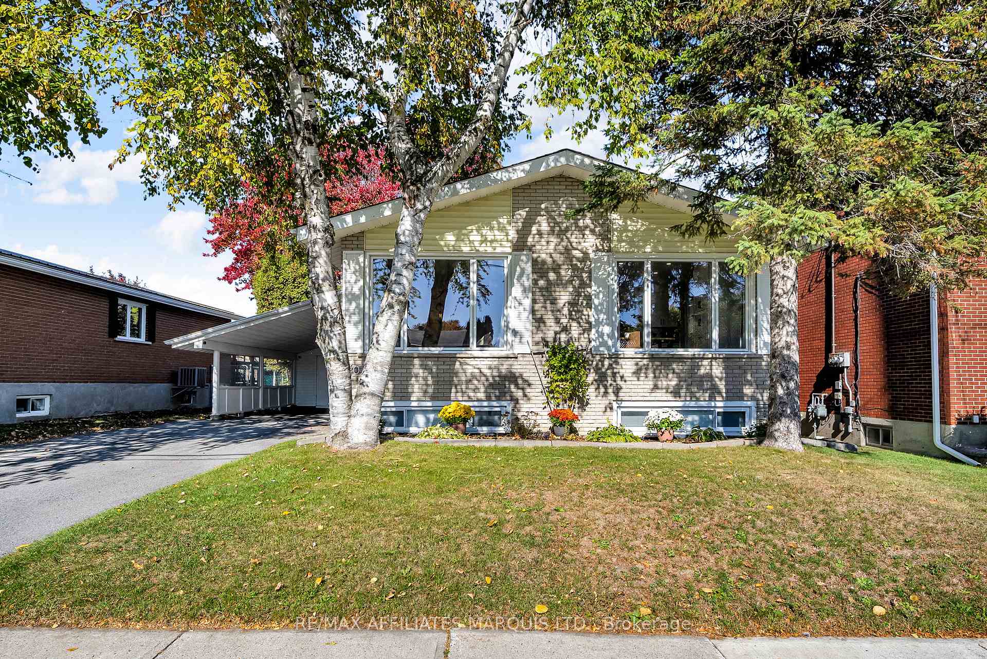 Photo 2 of 220 Fifteenth Street W, Cornwall — HOMEH