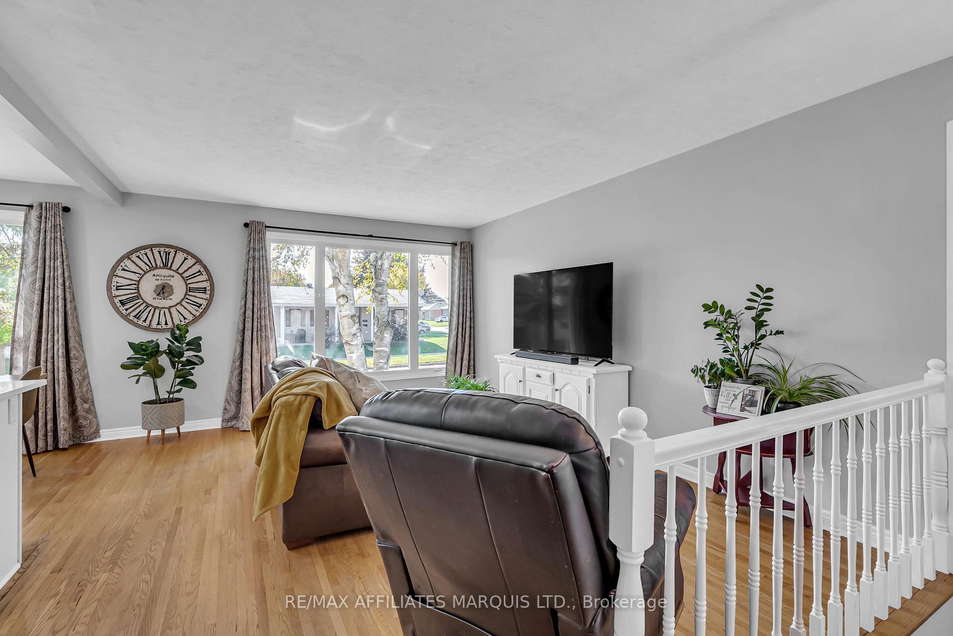 Photo 6 of 220 Fifteenth Street W, Cornwall — HOMEH