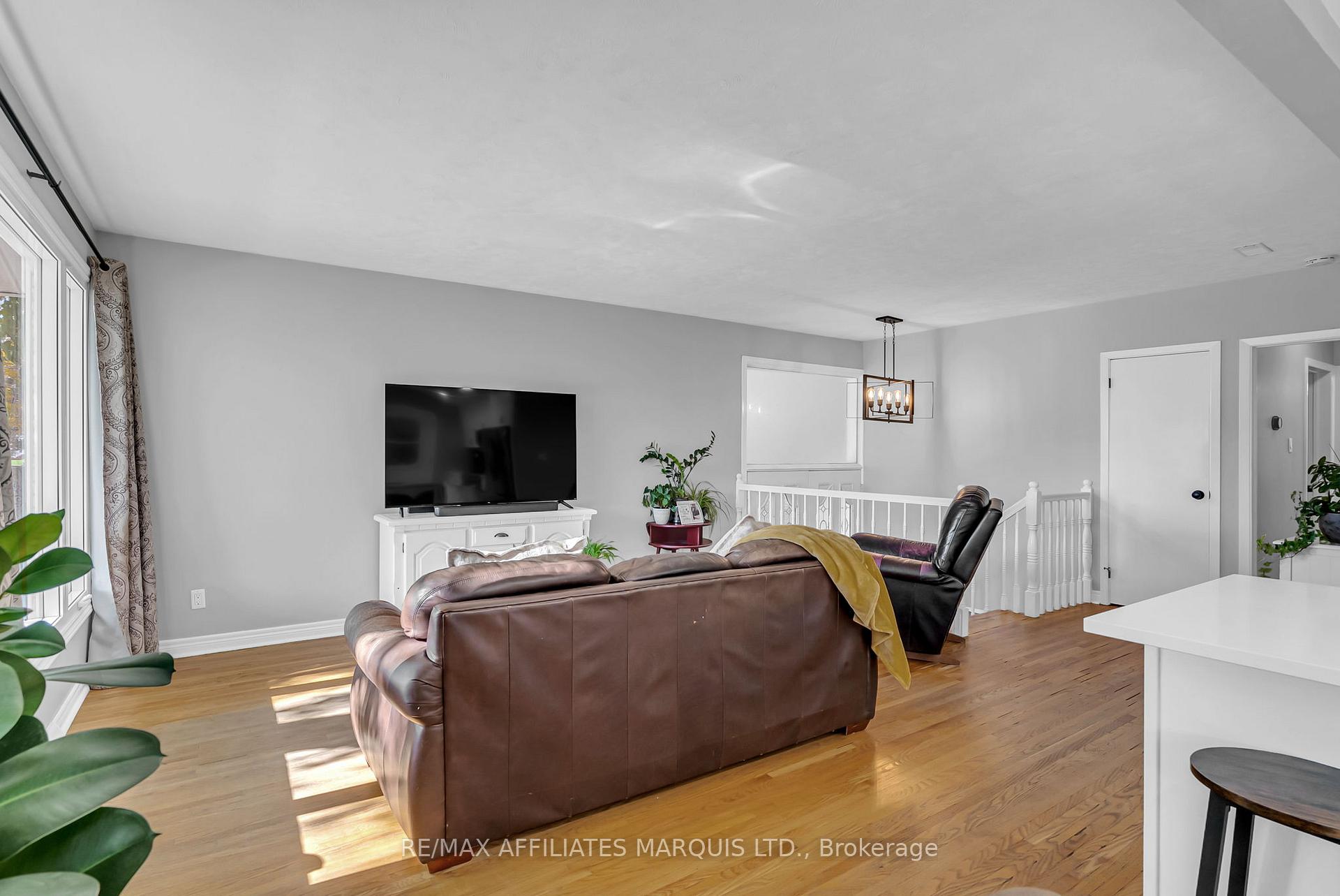 Photo 7 of 220 Fifteenth Street W, Cornwall — HOMEH