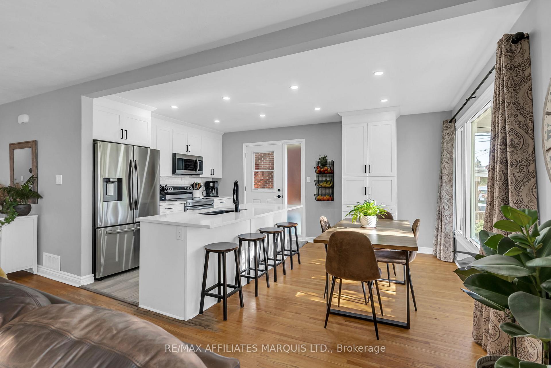 Photo 9 of 220 Fifteenth Street W, Cornwall — HOMEH