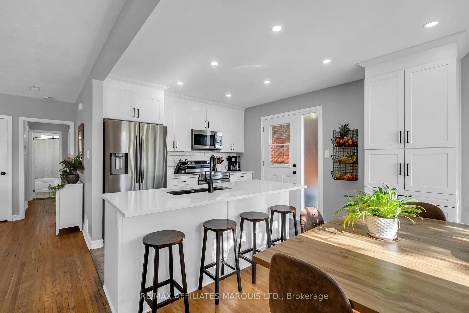 Photo 10 of 220 Fifteenth Street W, Cornwall — HOMEH